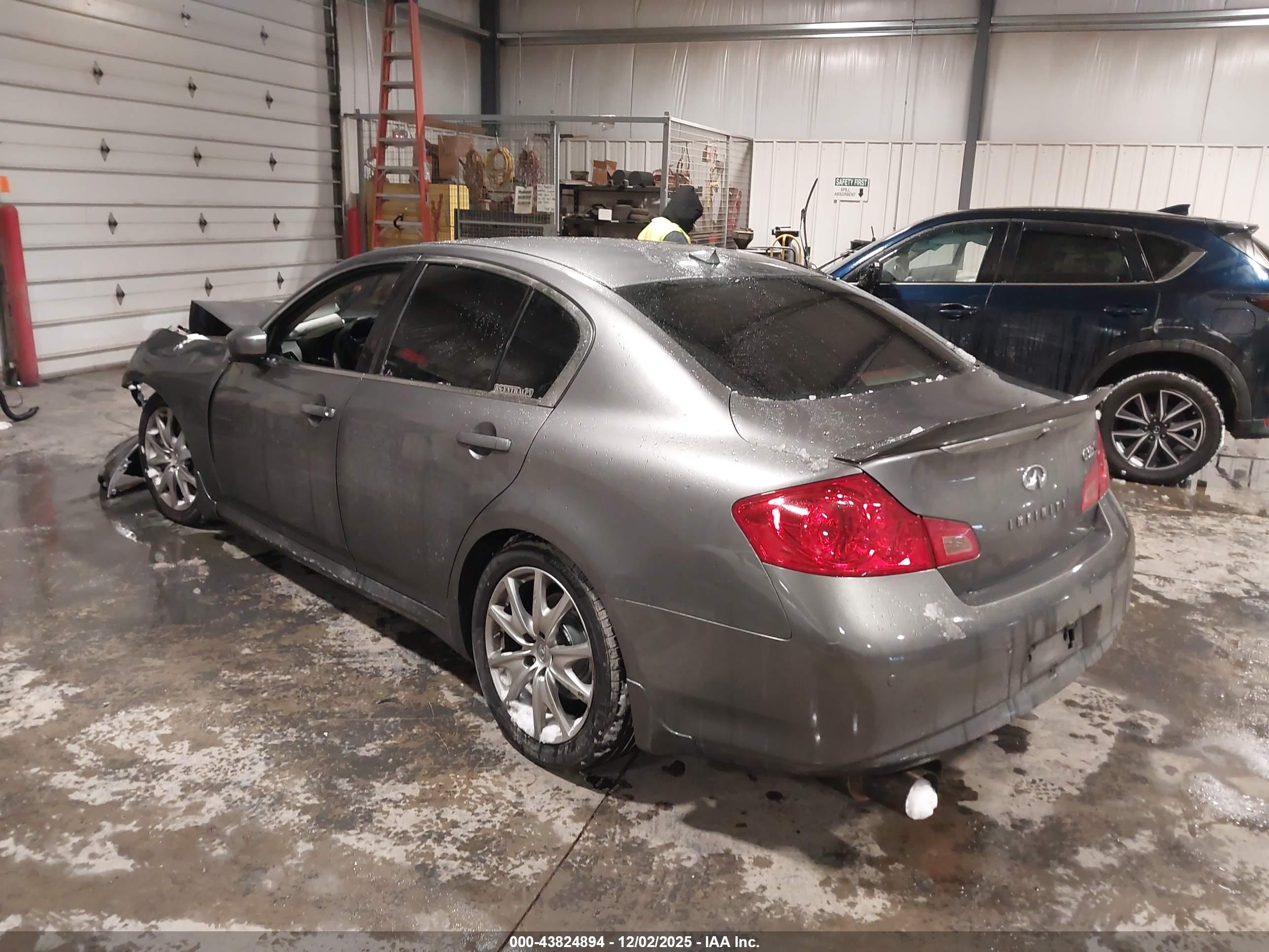 INFINITI G37X image 3