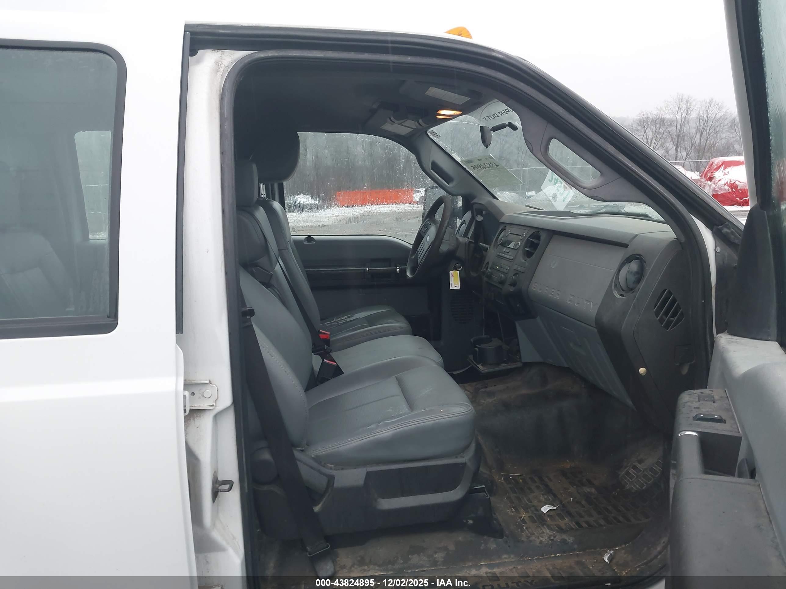 FORD F-350 image 8