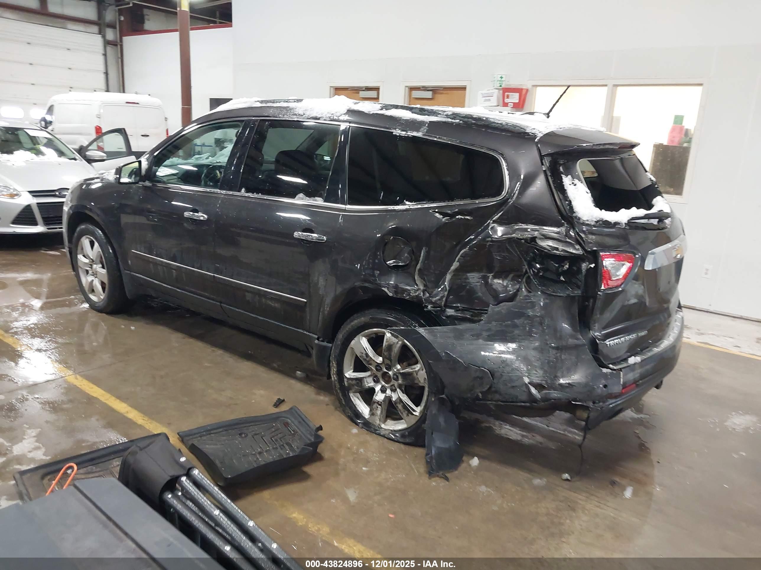 CHEVROLET TRAVERSE image 3