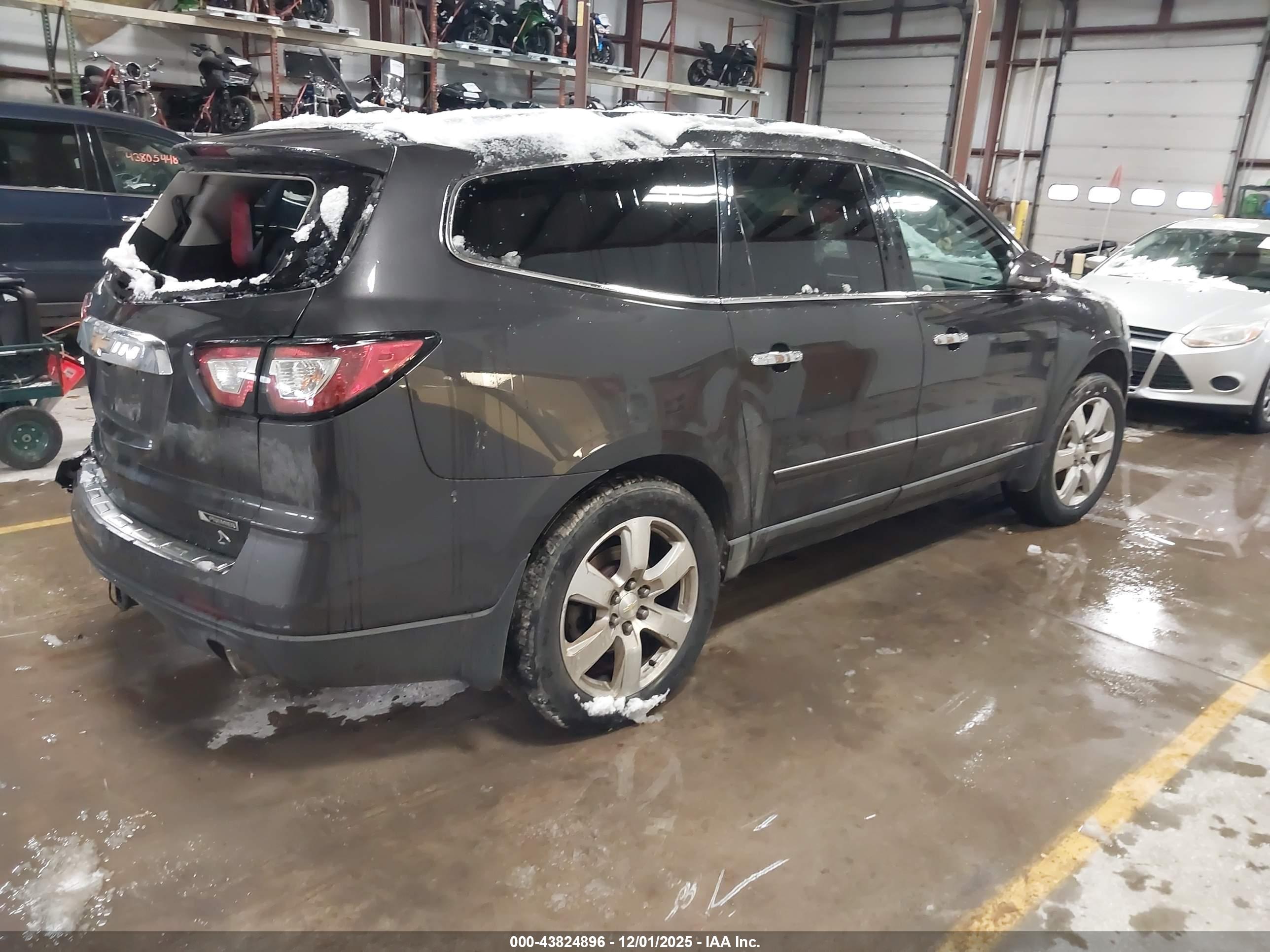 CHEVROLET TRAVERSE image 4