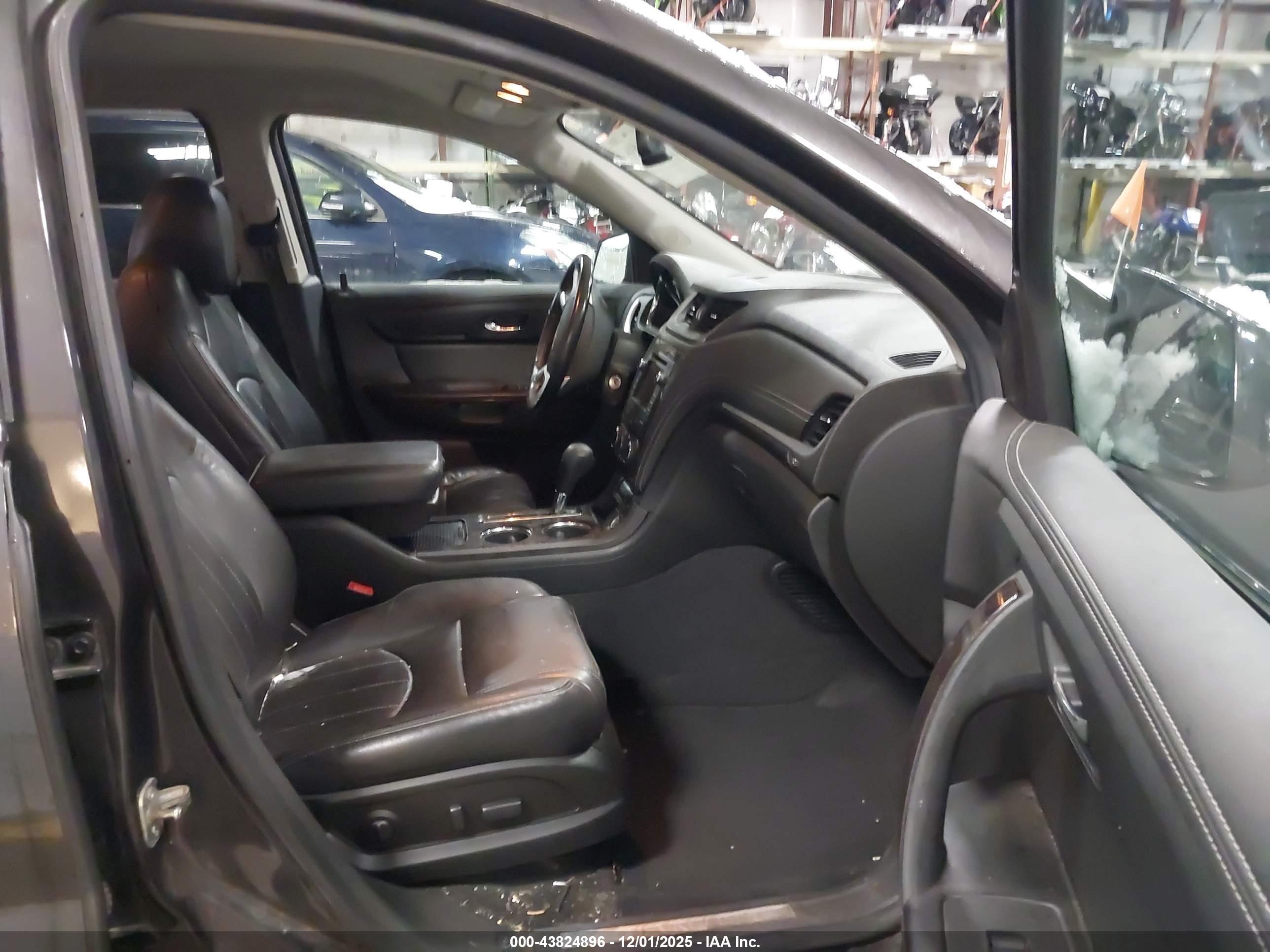 CHEVROLET TRAVERSE image 5