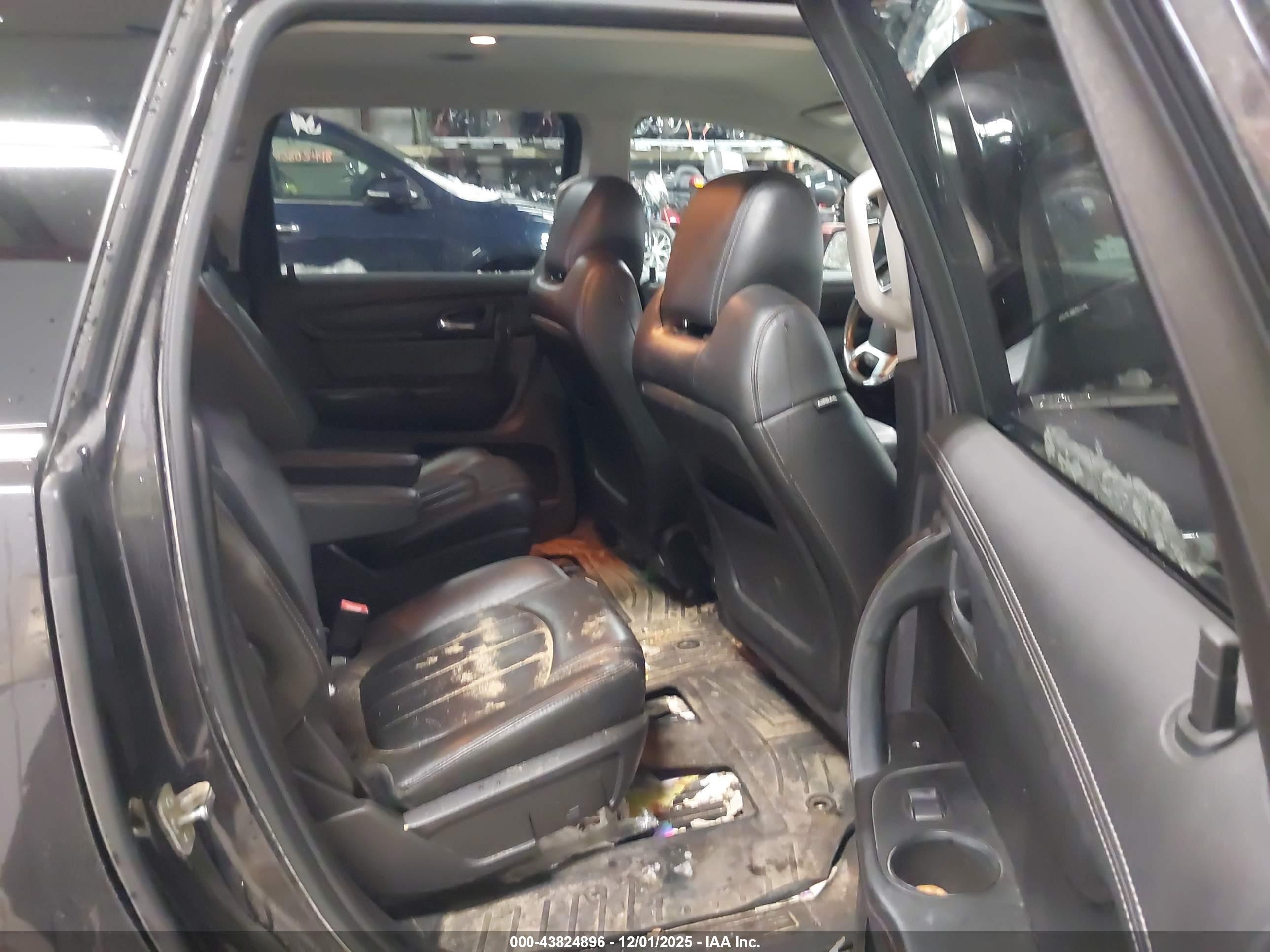 CHEVROLET TRAVERSE image 8