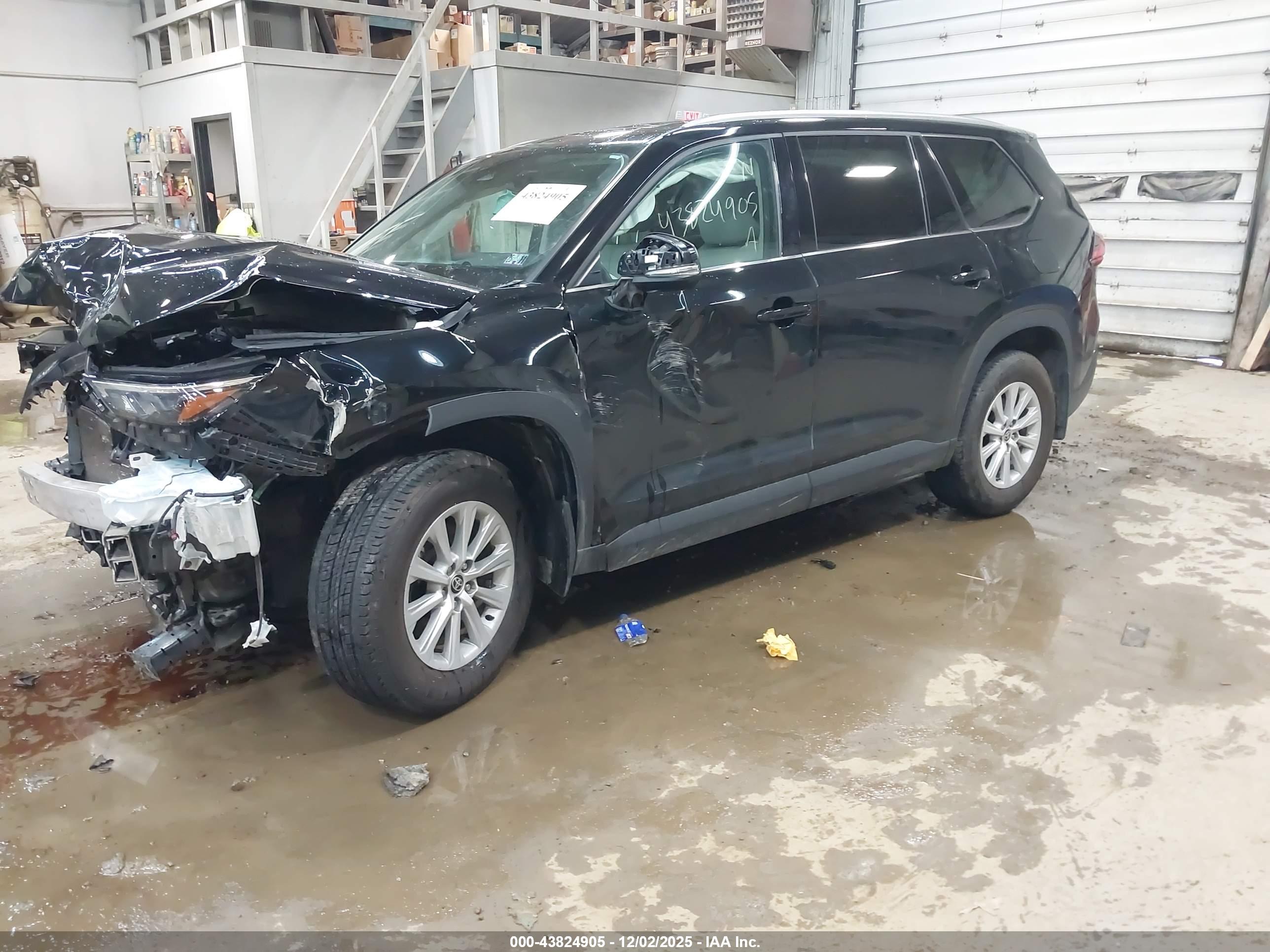 TOYOTA GRAND image 2