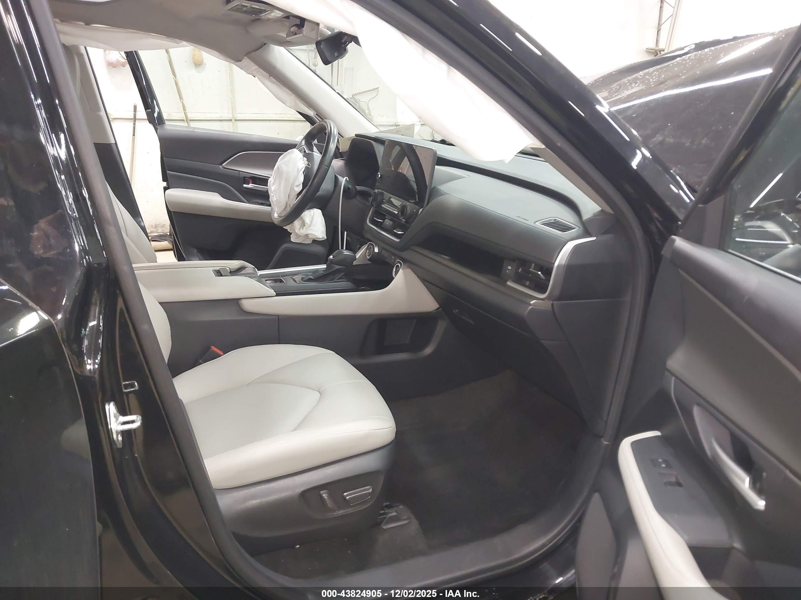 TOYOTA GRAND image 5