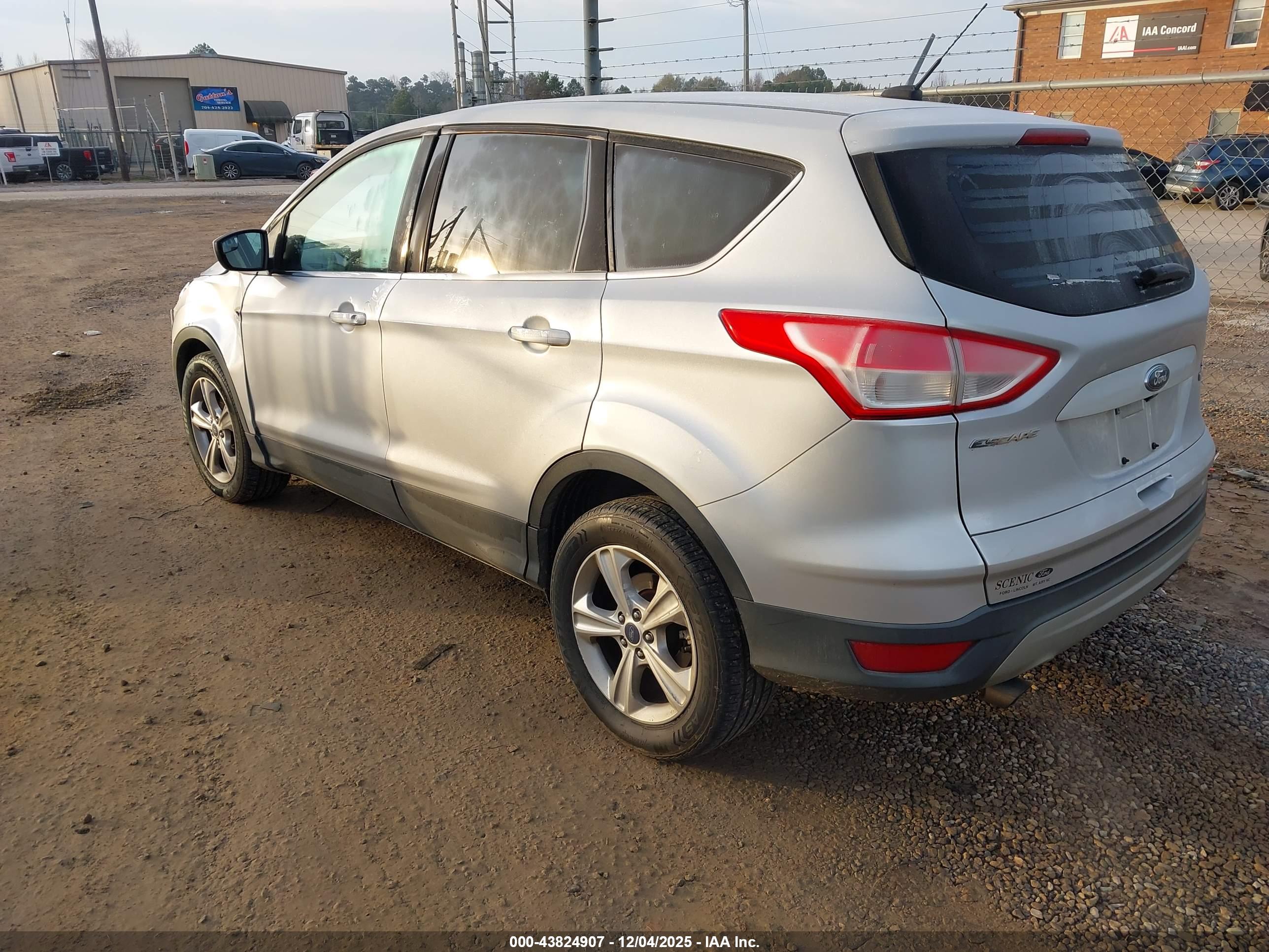 FORD ESCAPE image 3