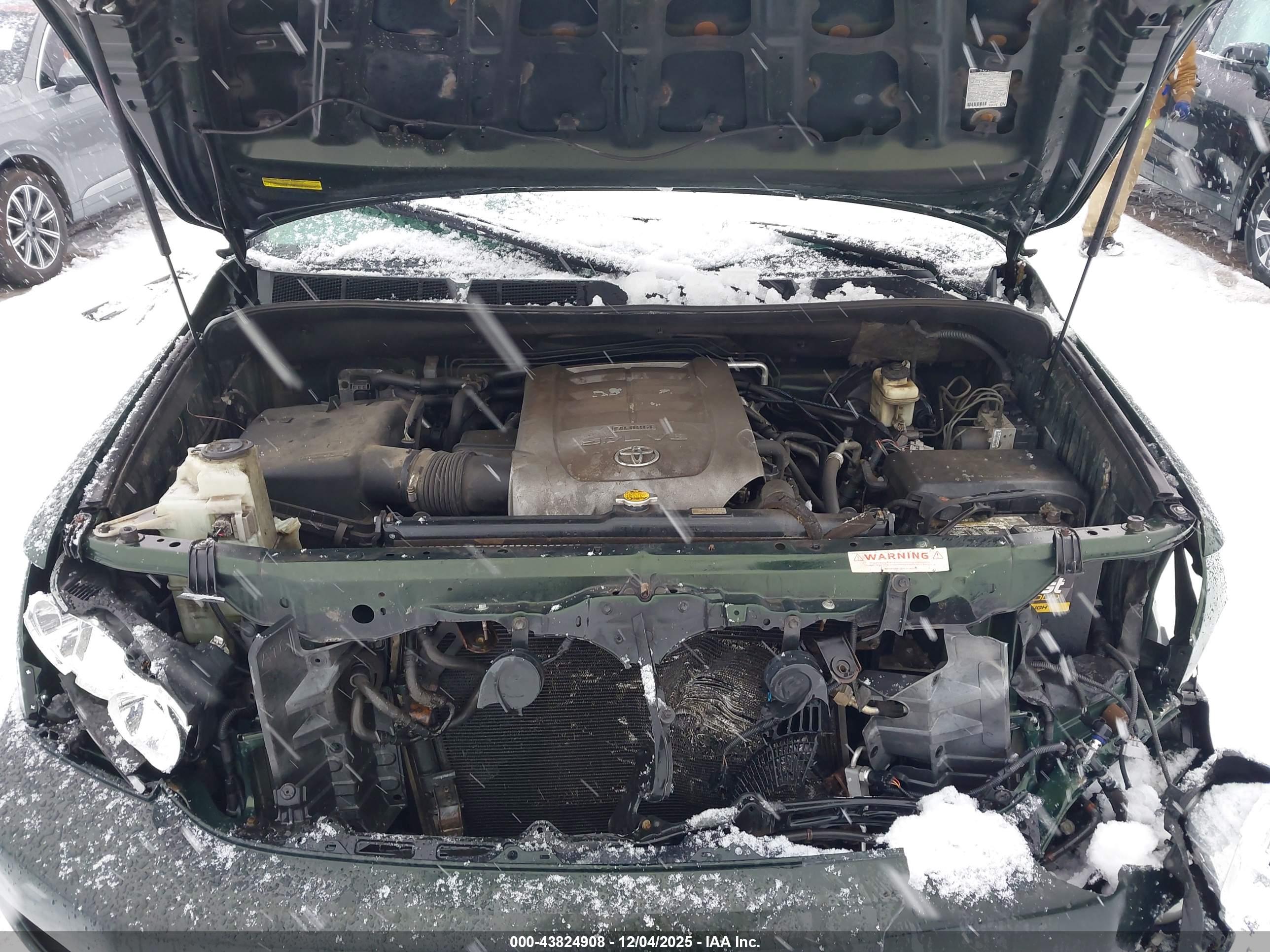TOYOTA SEQUOIA image 10