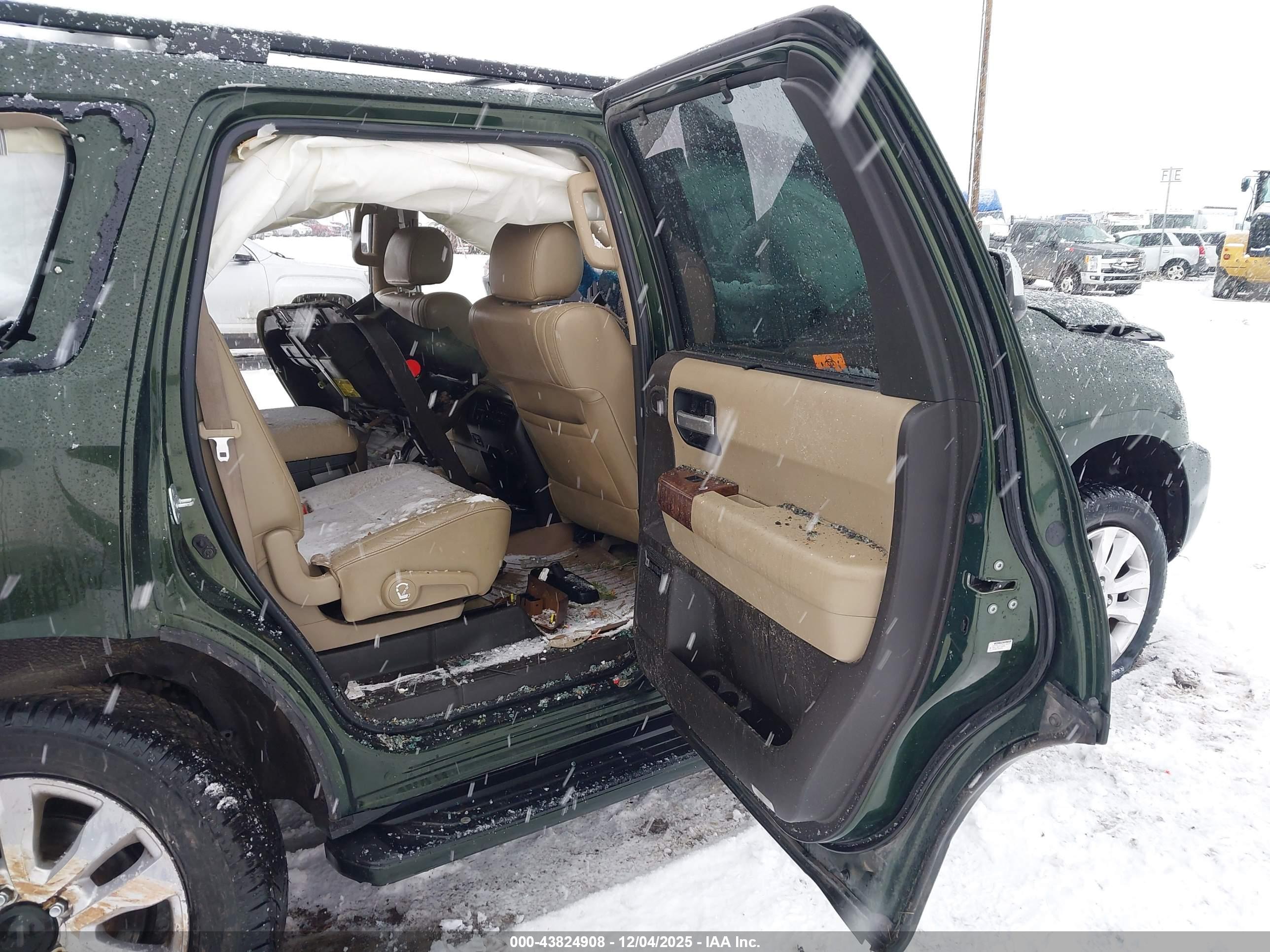 TOYOTA SEQUOIA image 8