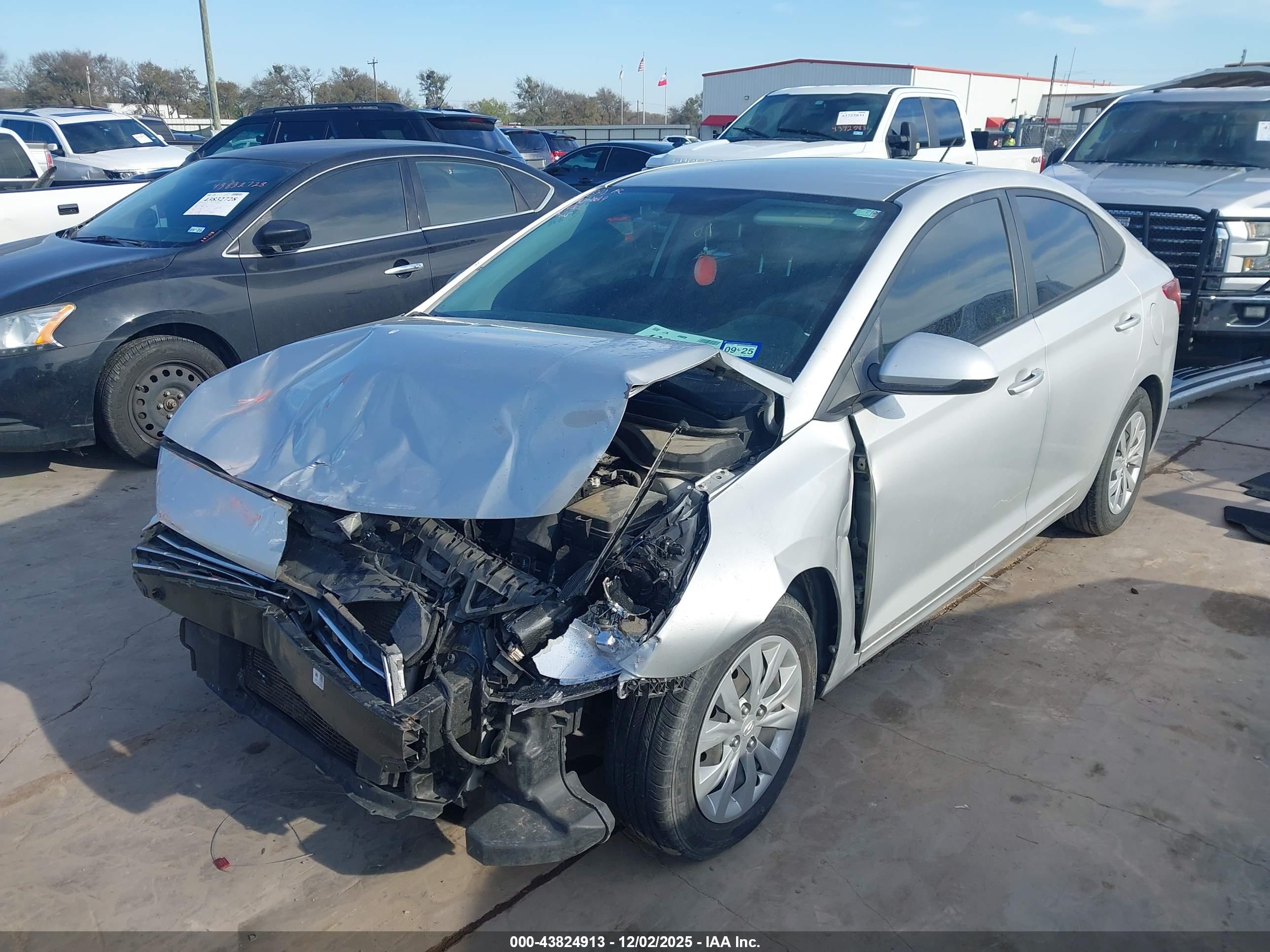 HYUNDAI ACCENT image 2