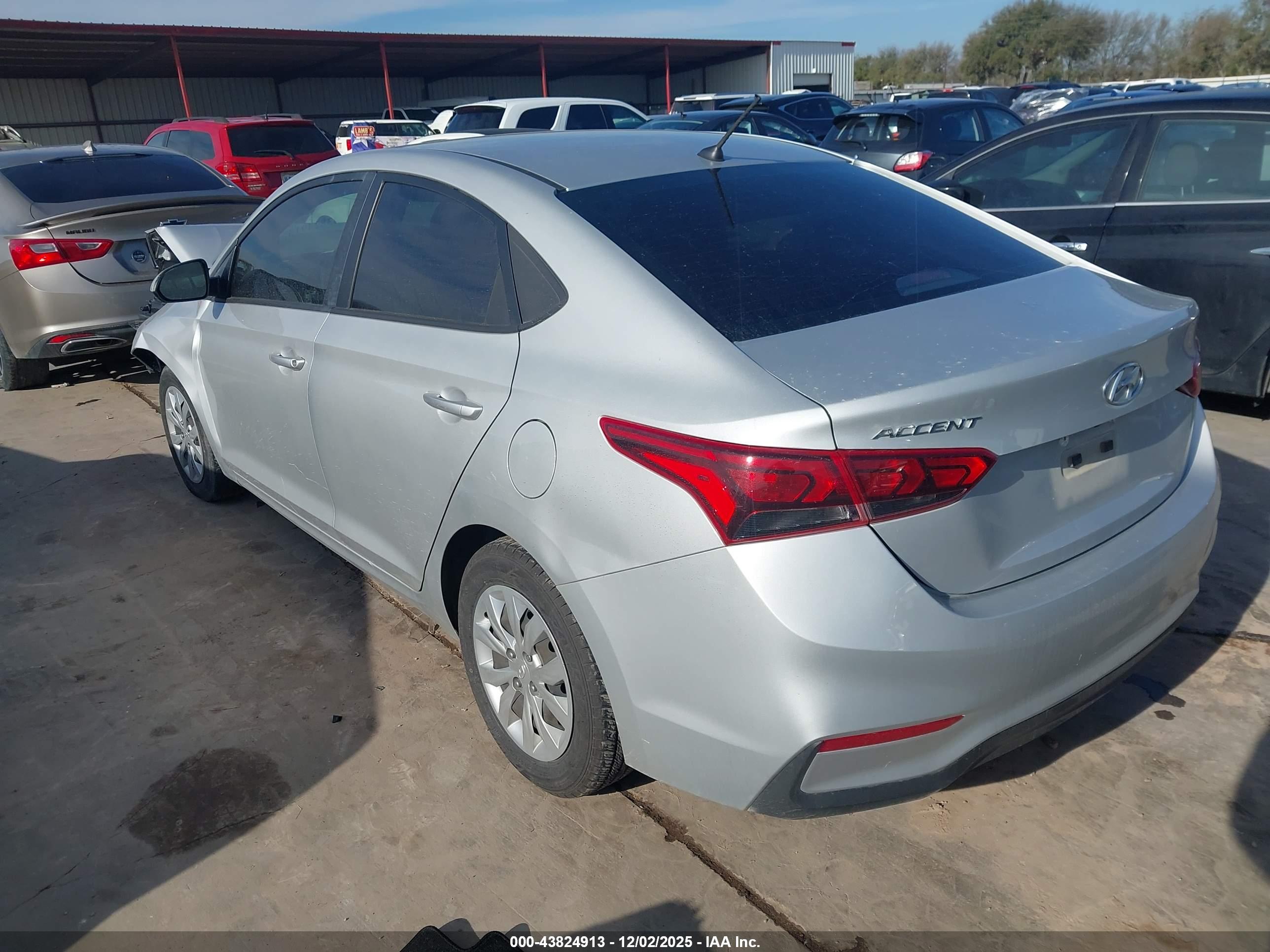 HYUNDAI ACCENT image 3