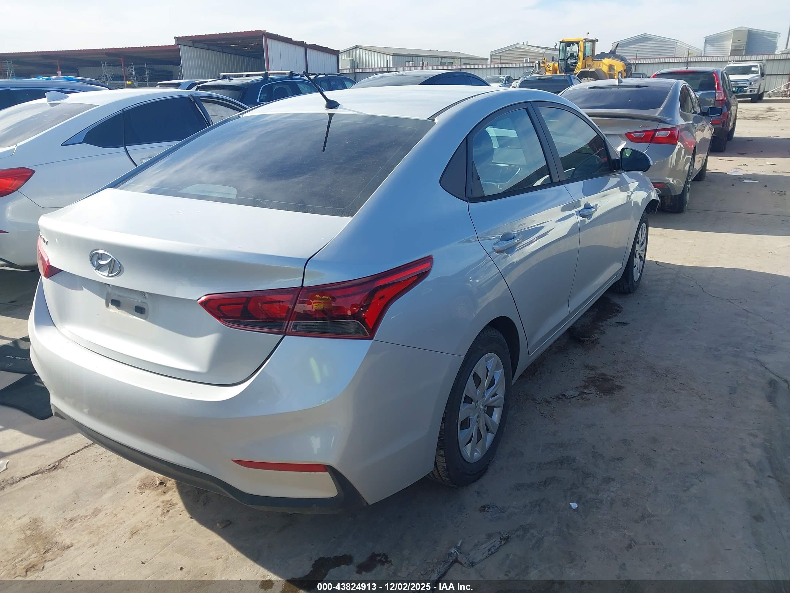 HYUNDAI ACCENT image 4