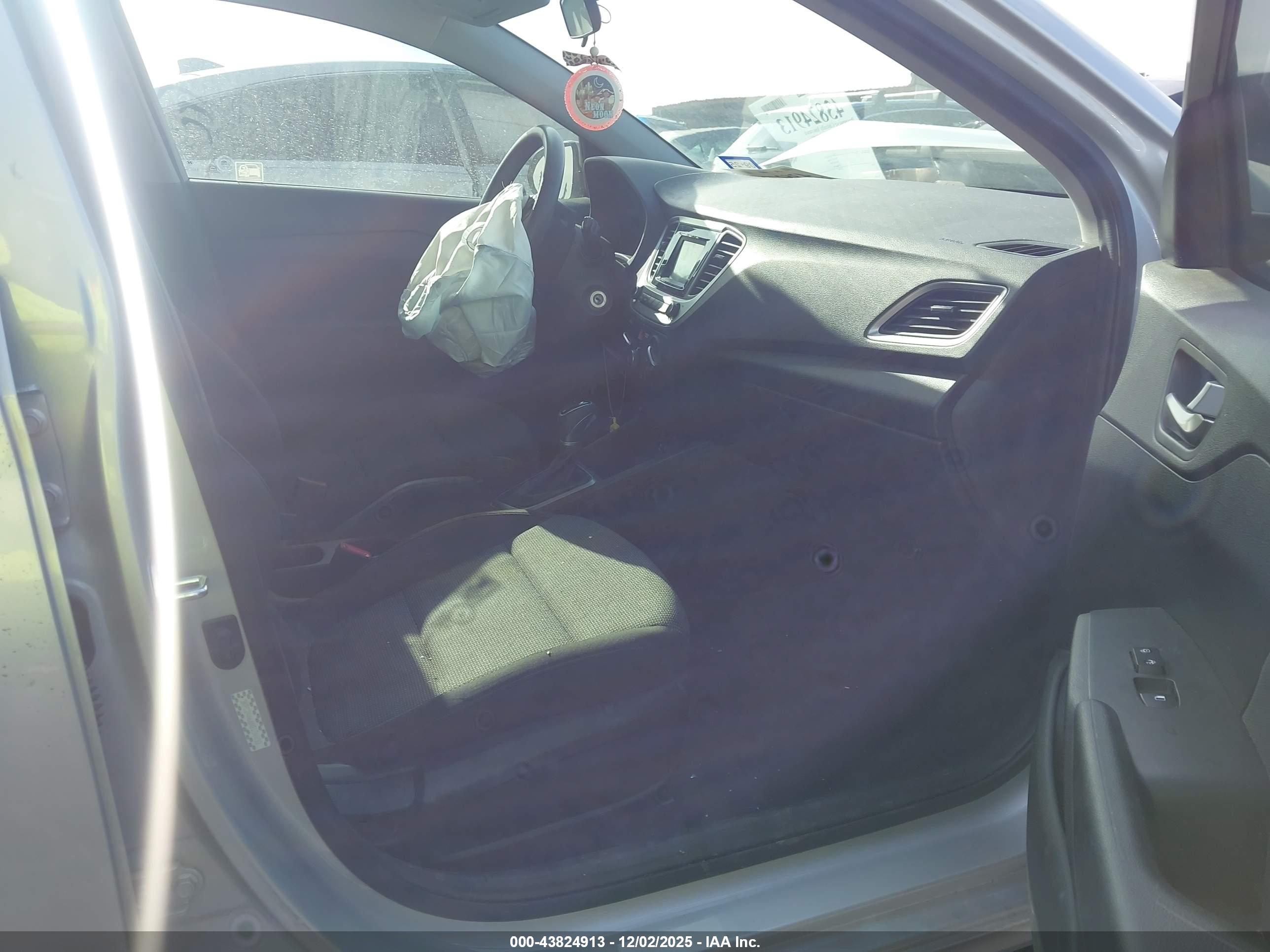 HYUNDAI ACCENT image 5