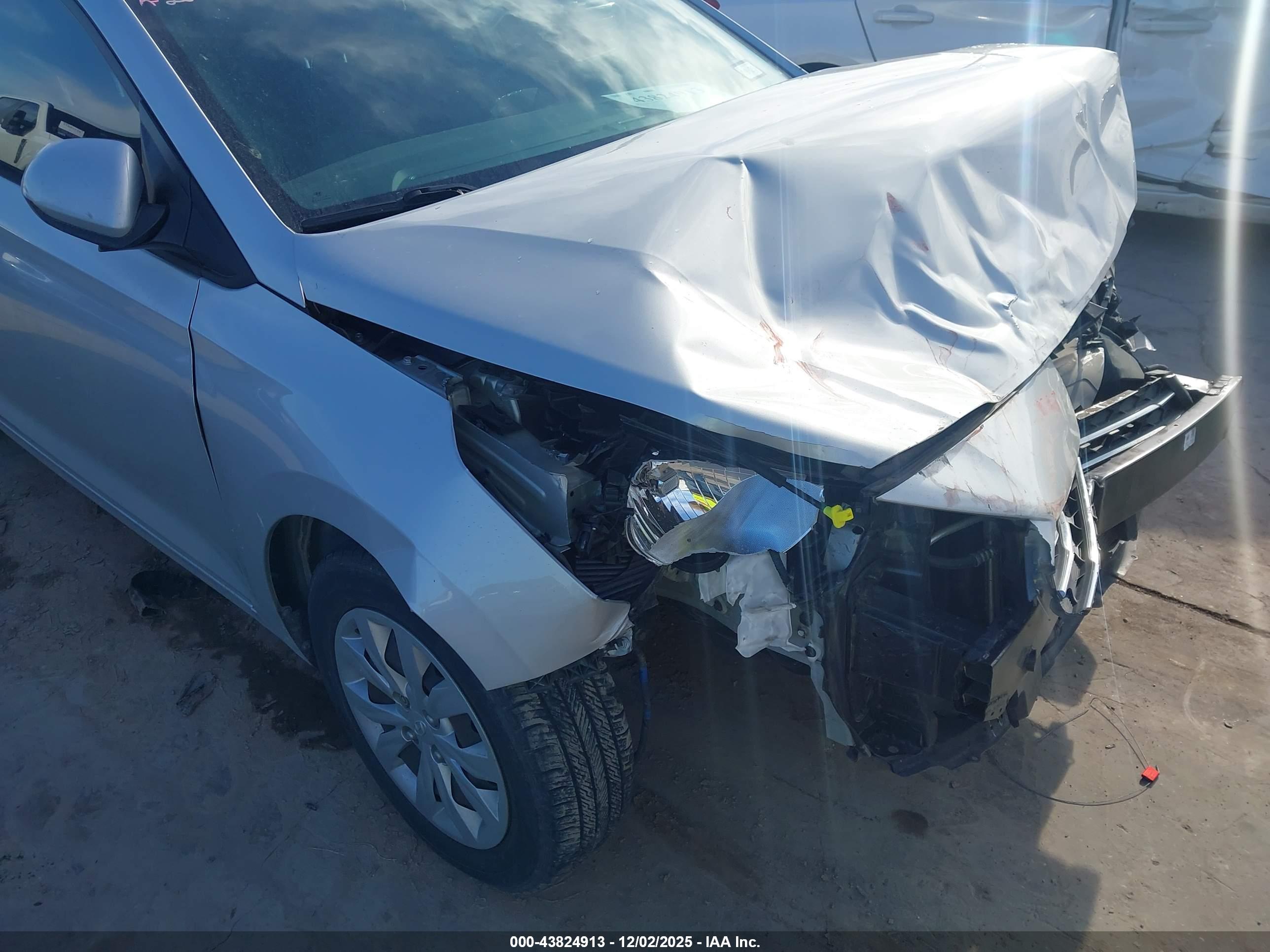 HYUNDAI ACCENT image 6