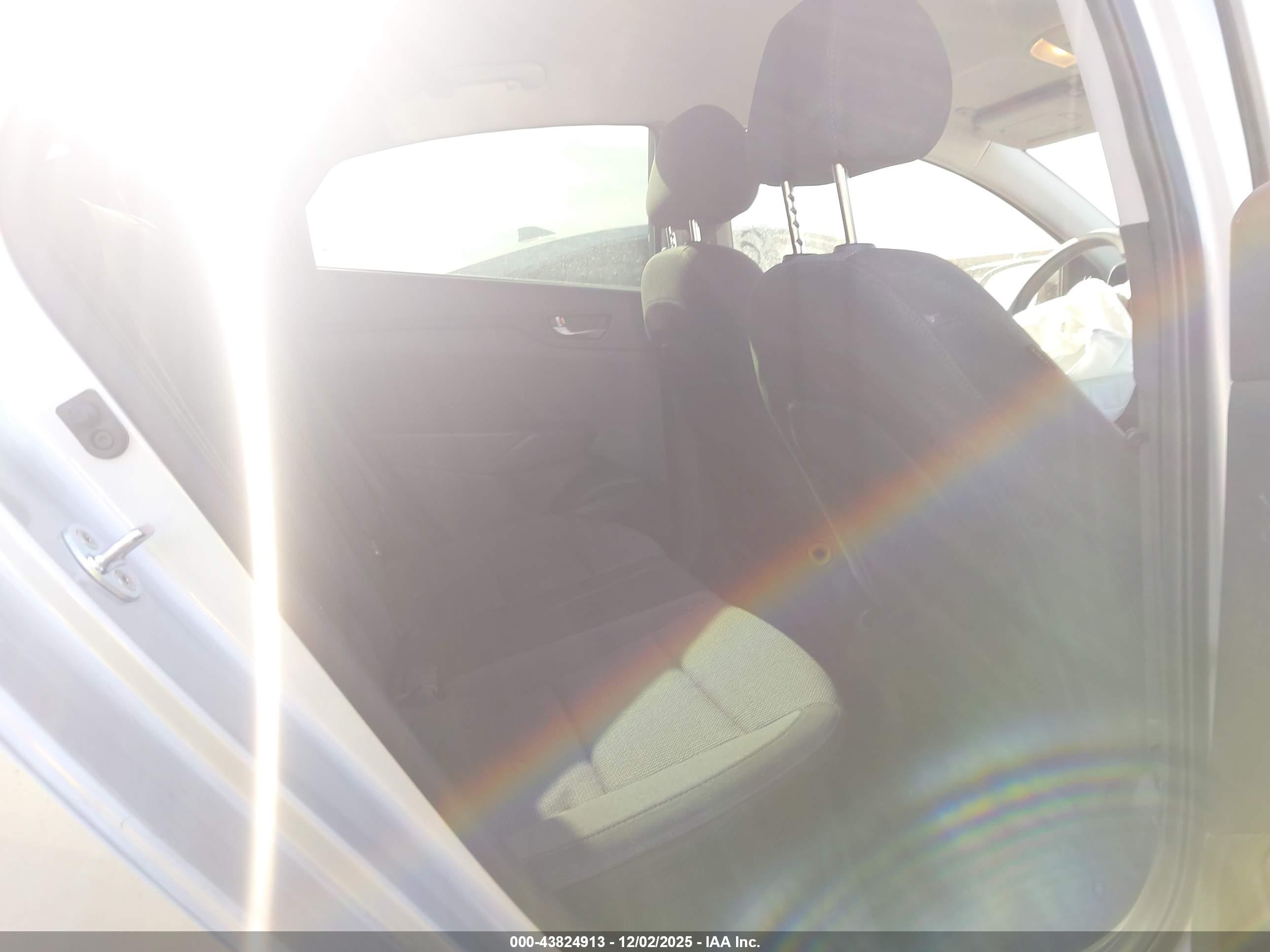 HYUNDAI ACCENT image 8