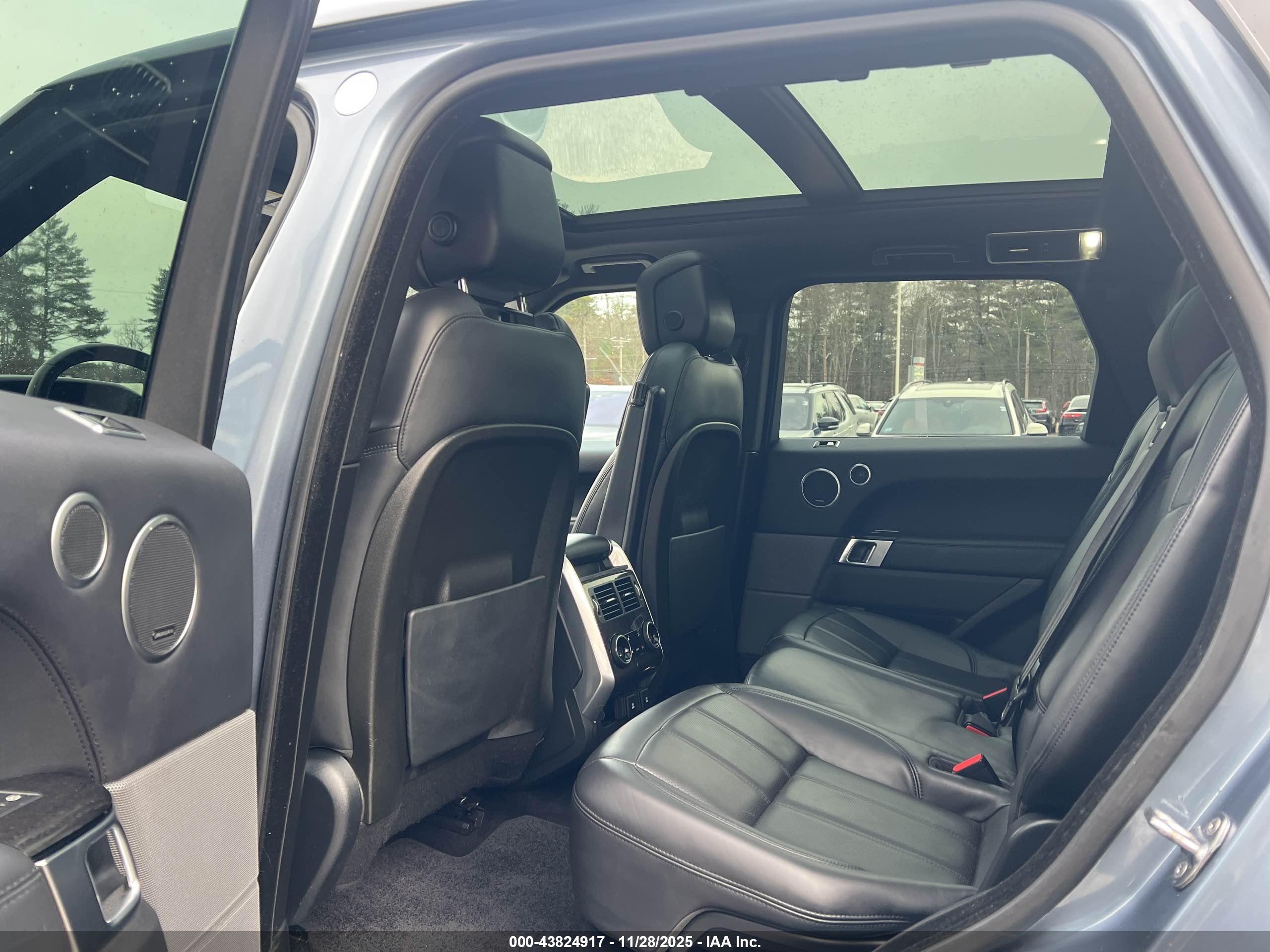 LAND ROVER image 8