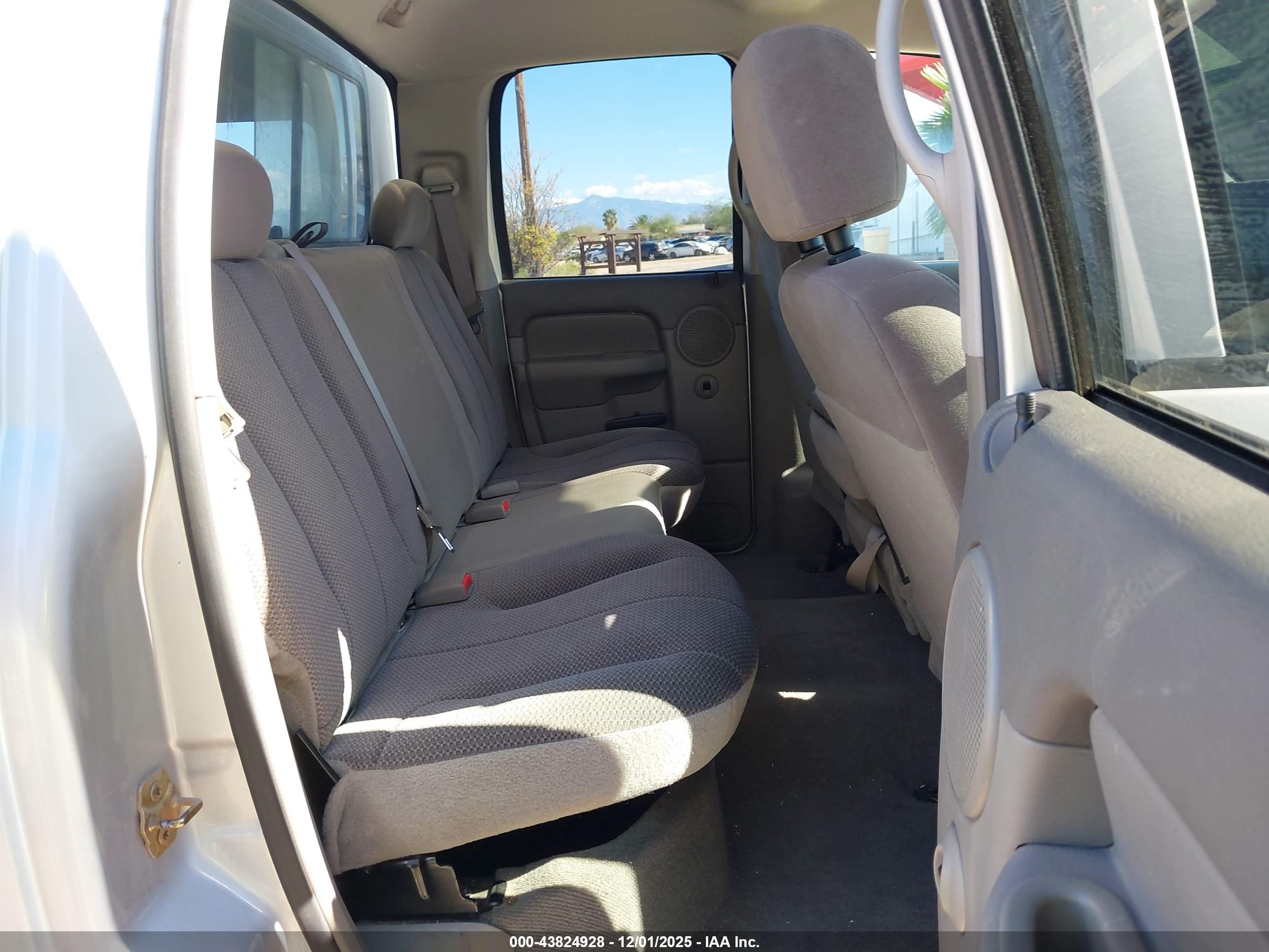 DODGE RAM image 8