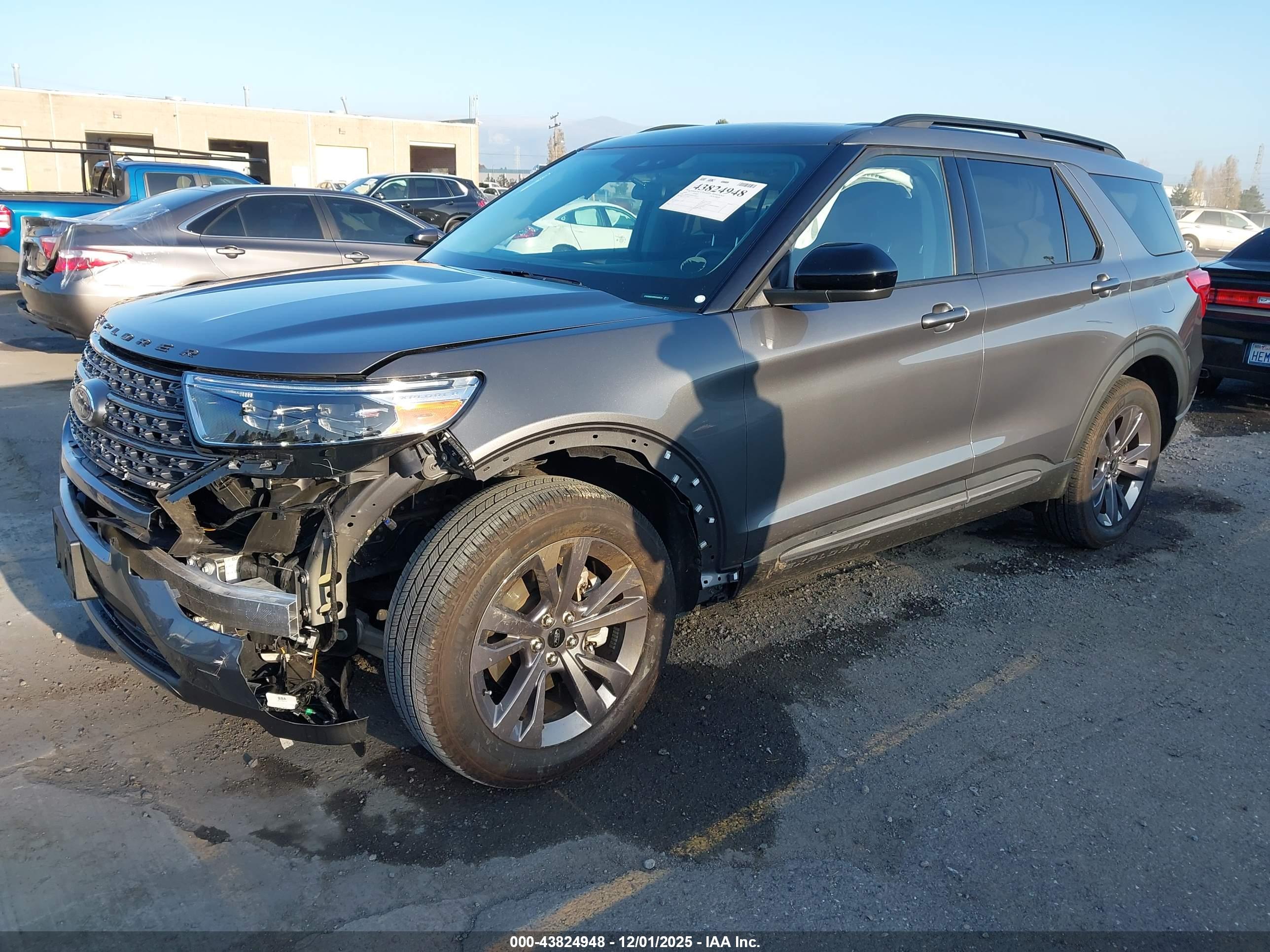 FORD EXPLORER image 2