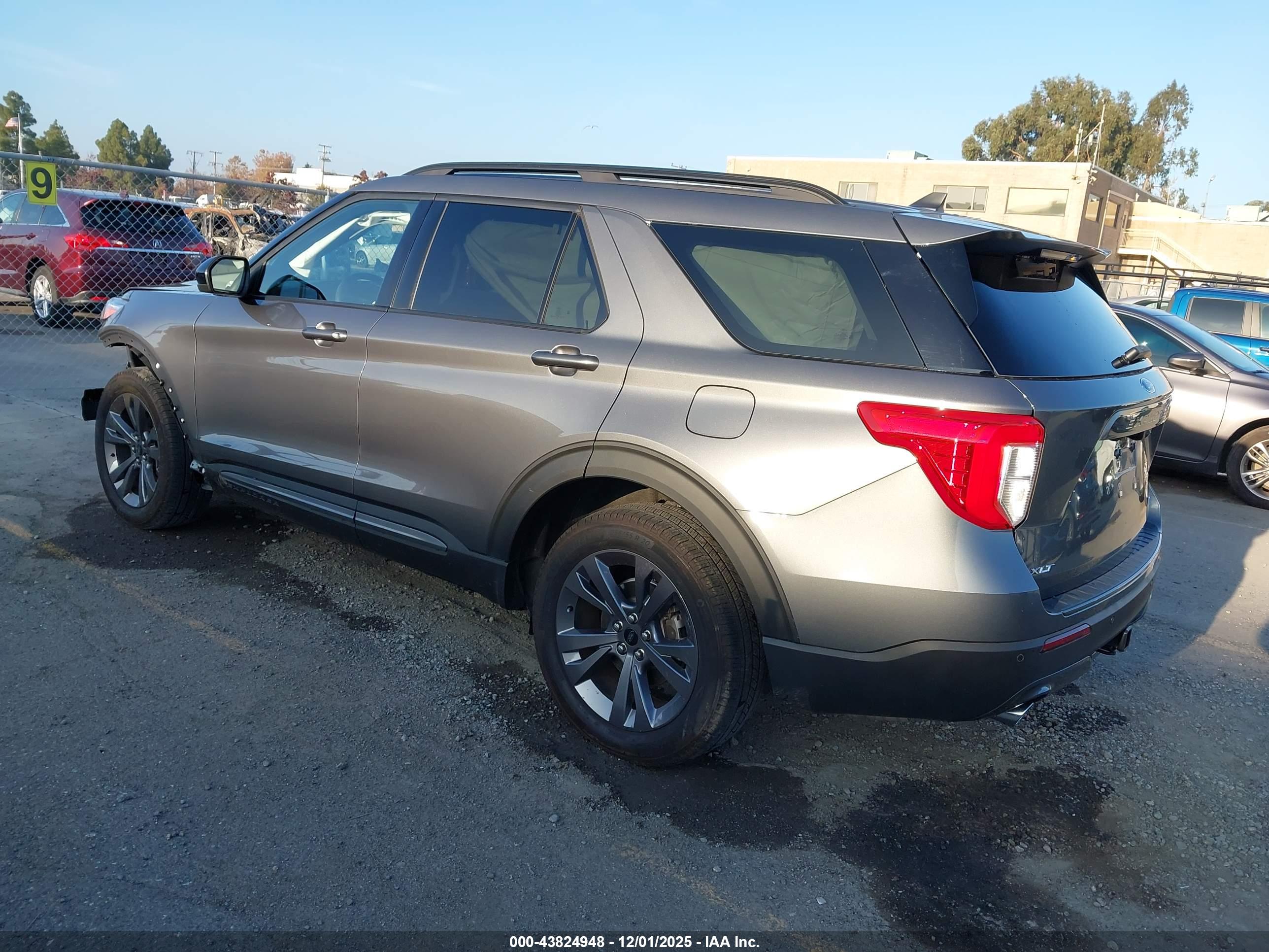 FORD EXPLORER image 3