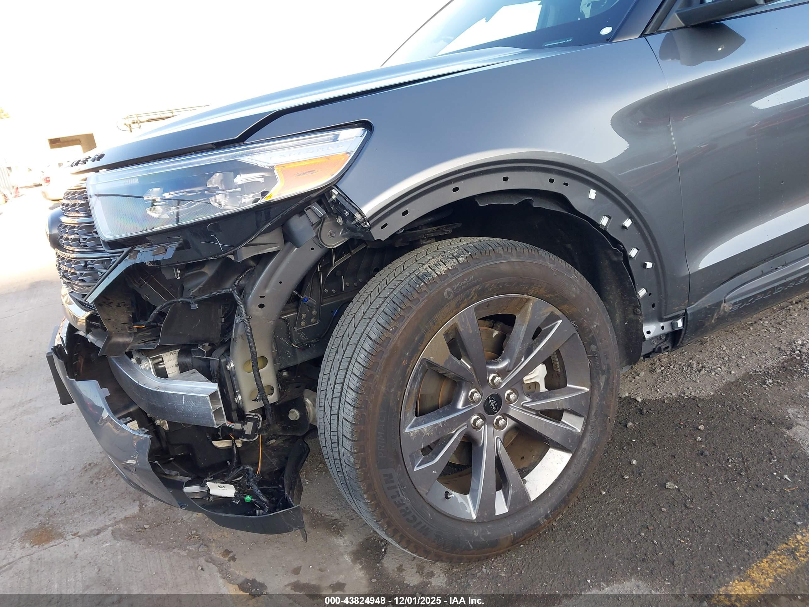 FORD EXPLORER image 6