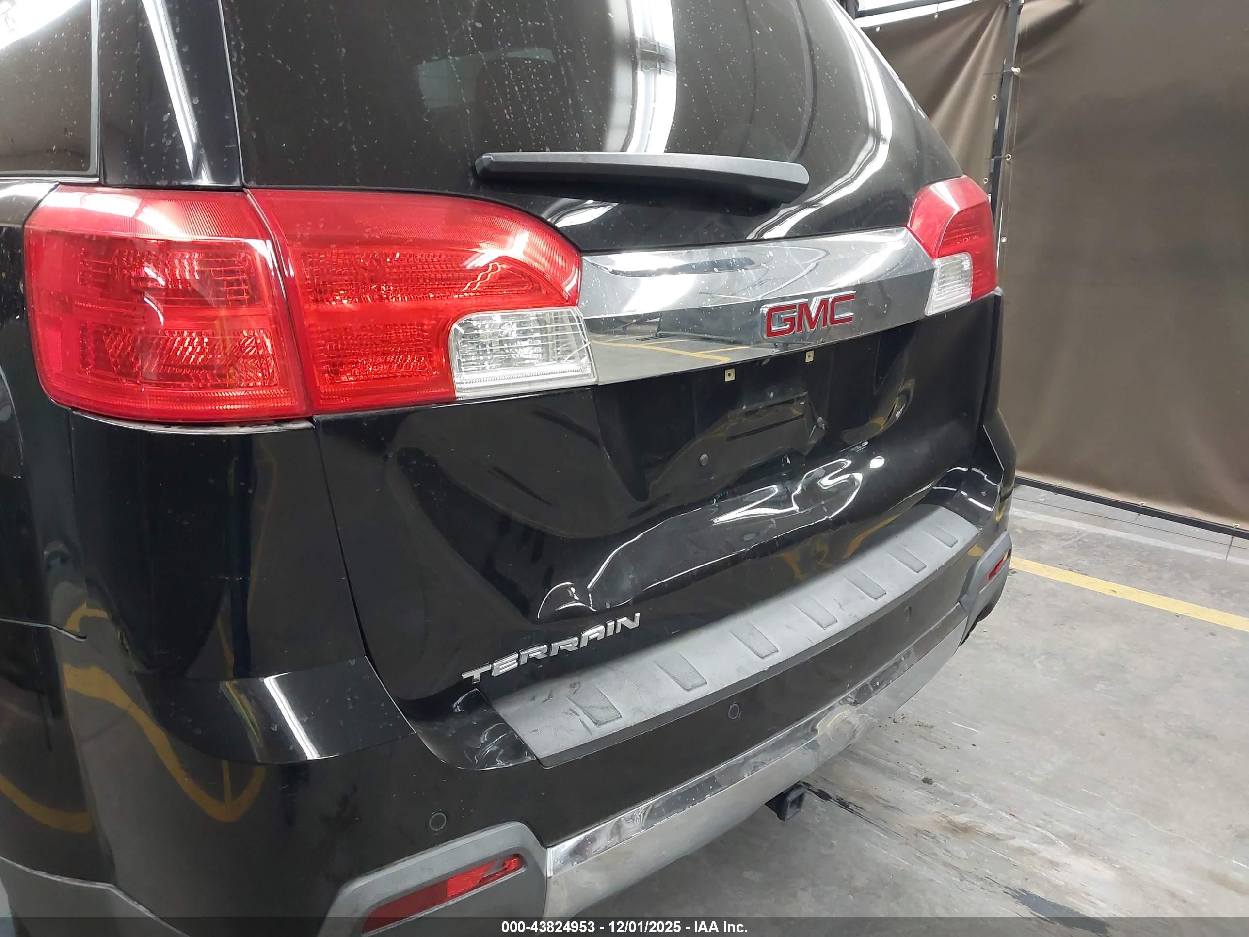 GMC TERRAIN image 6