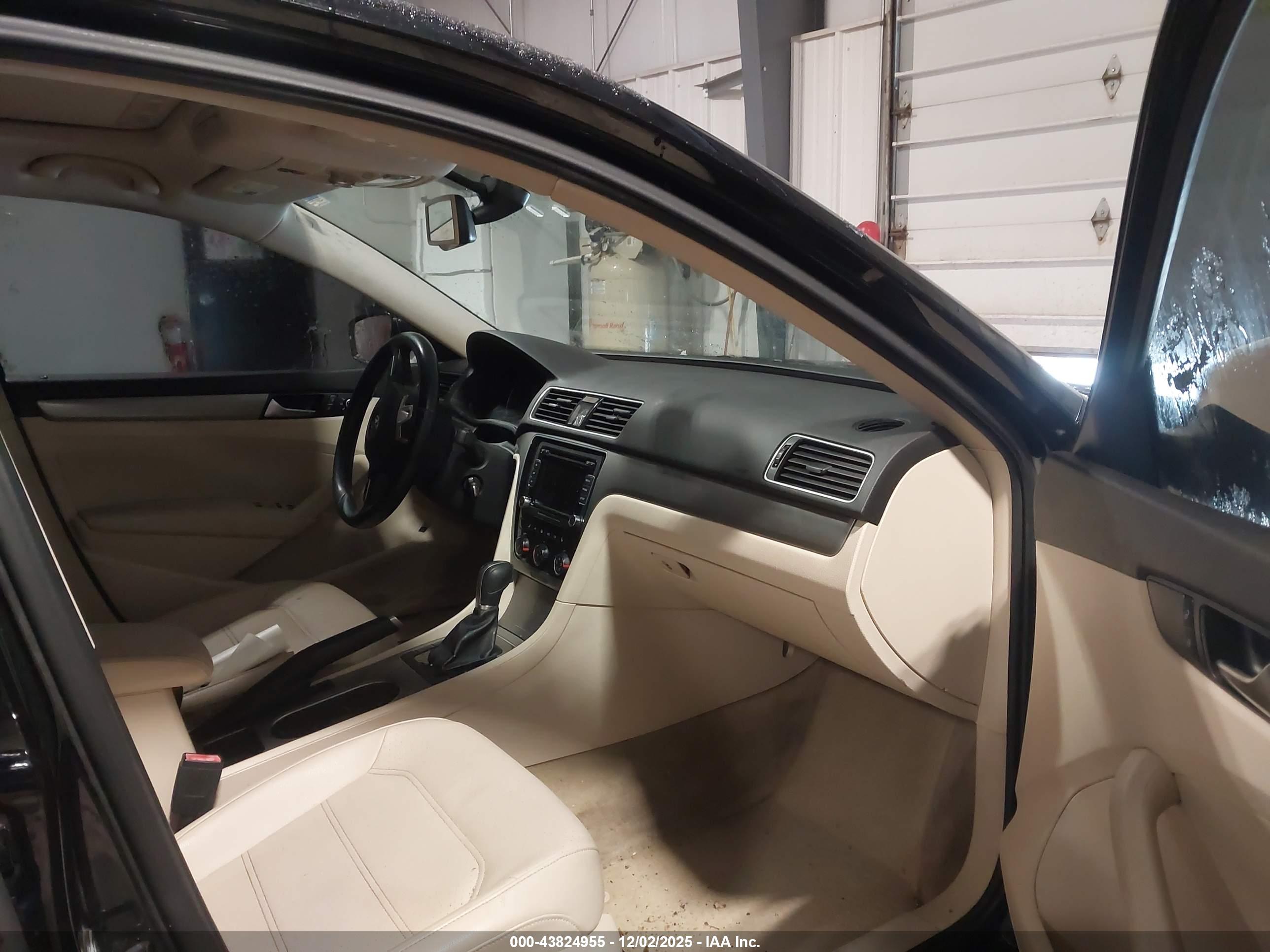 VOLKSWAGEN PASSAT image 5