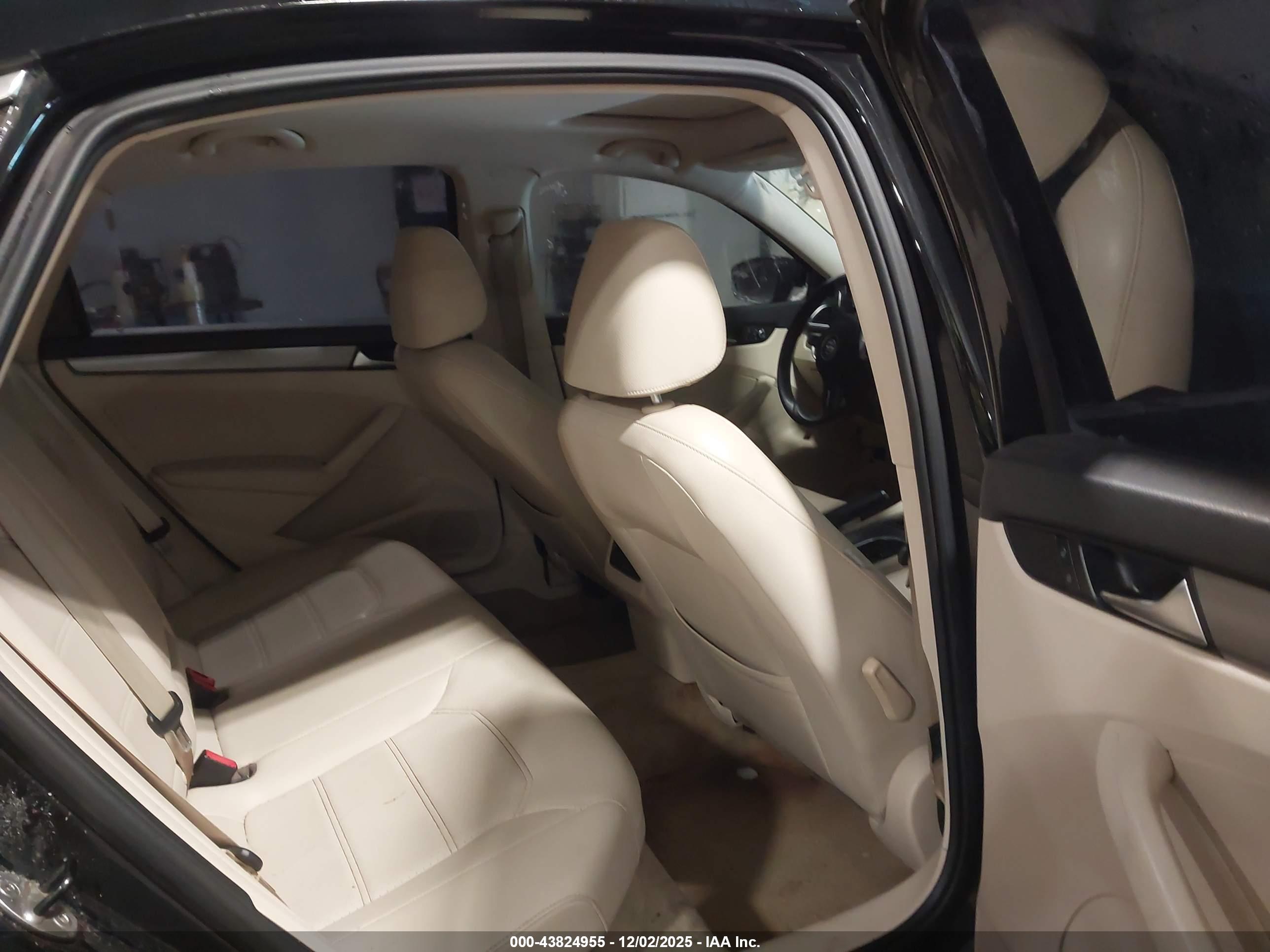 VOLKSWAGEN PASSAT image 8
