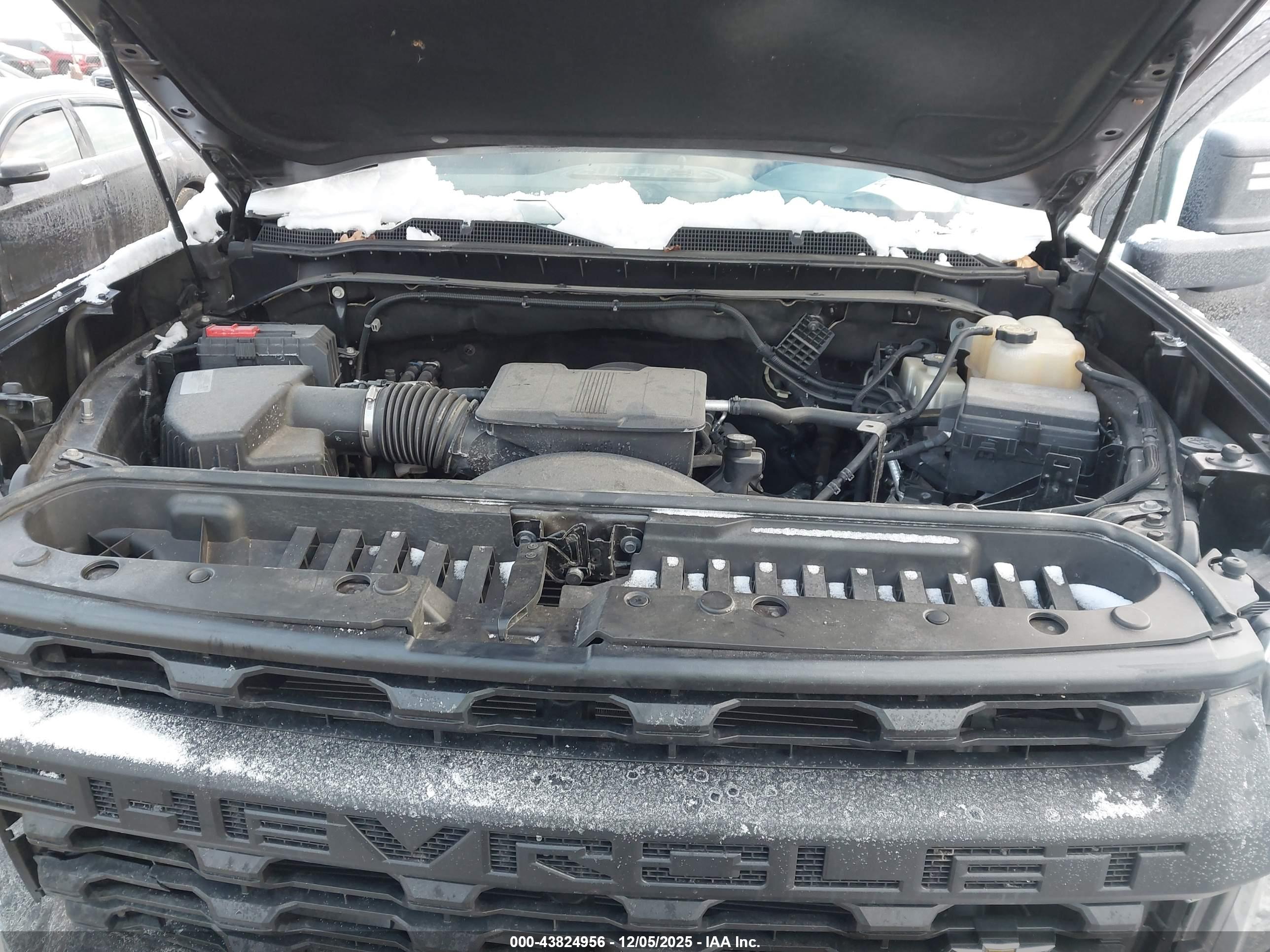 CHEVROLET SILVERADO image 10