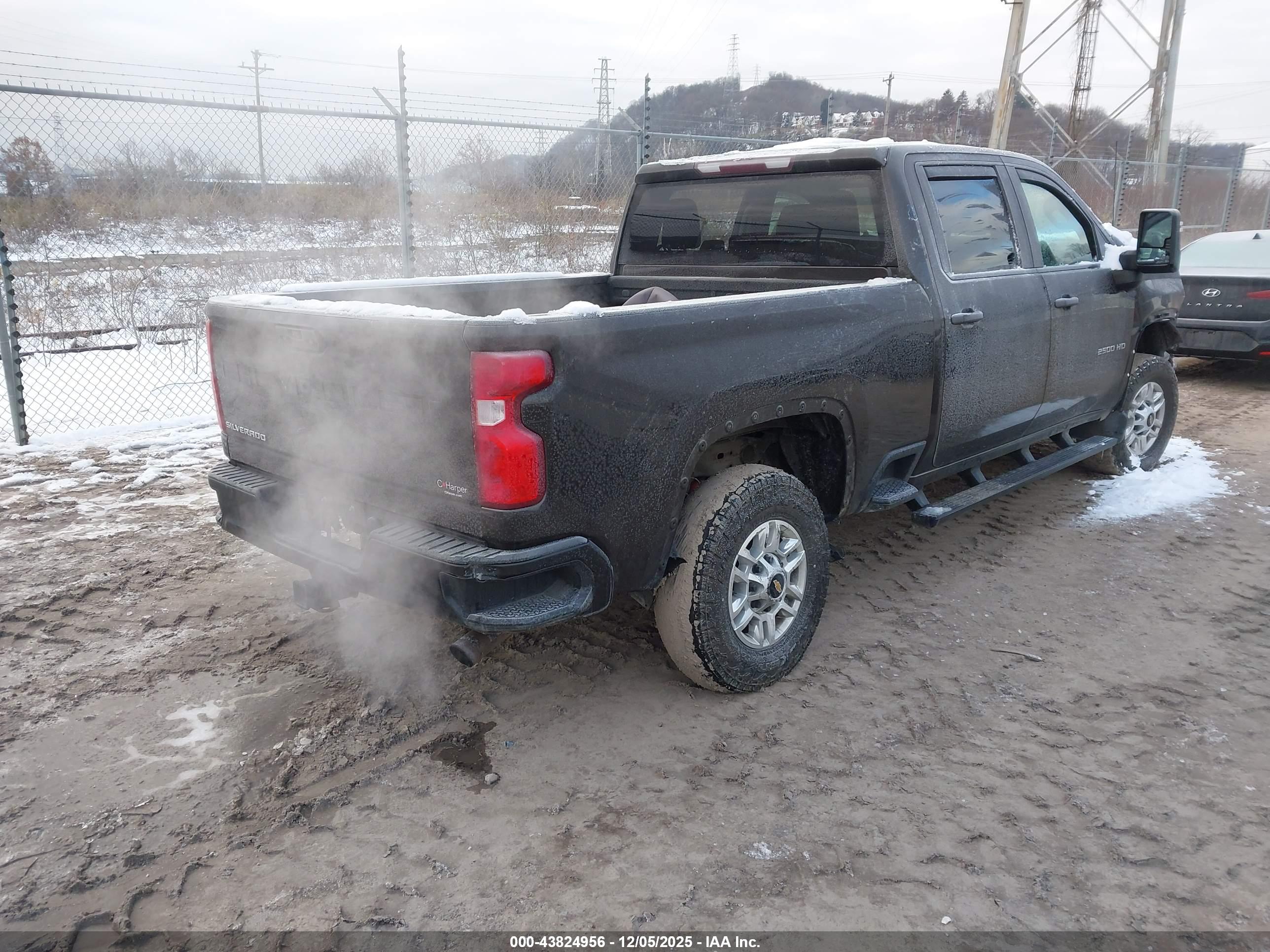CHEVROLET SILVERADO image 4