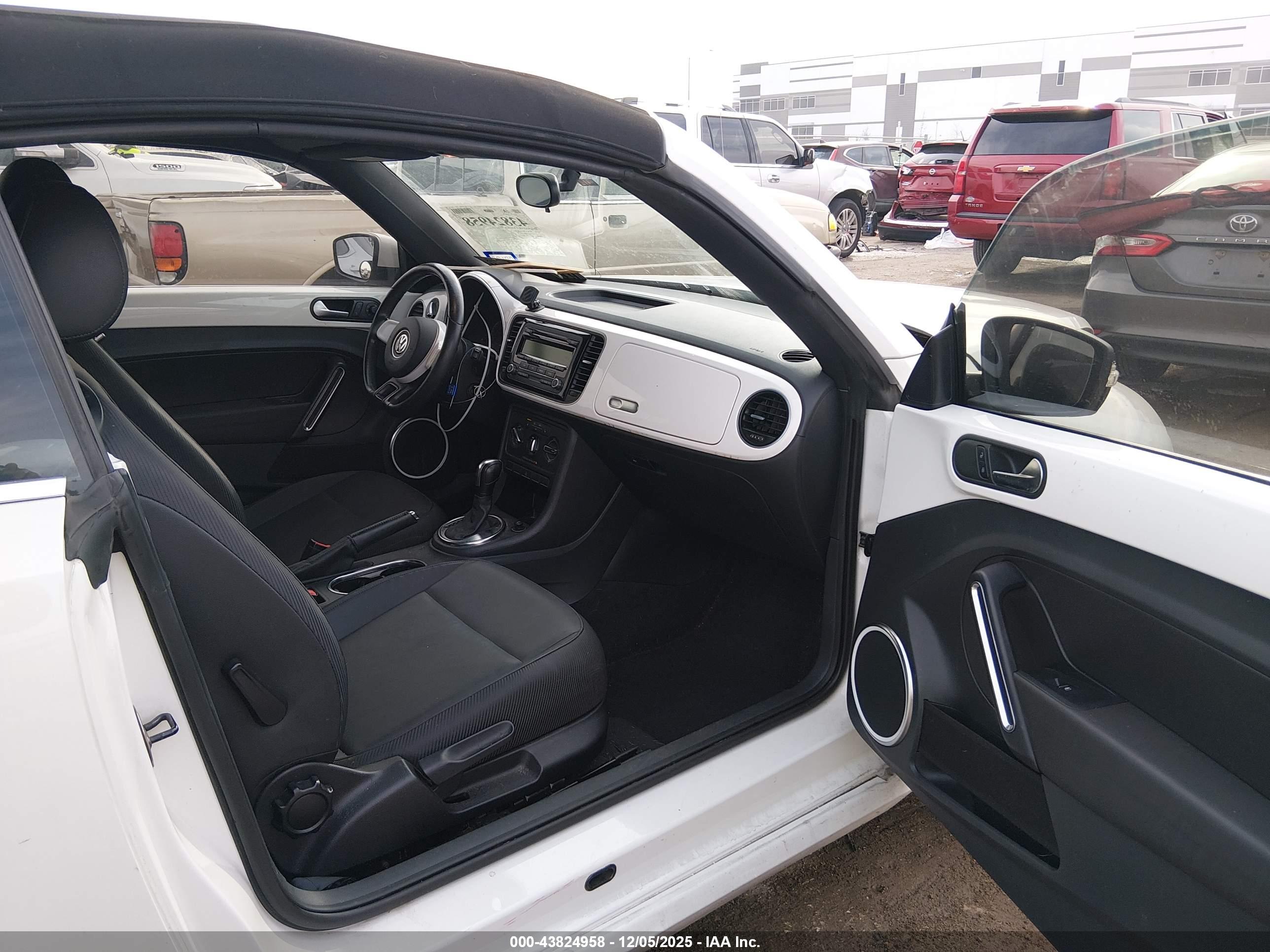 VOLKSWAGEN BEETLE image 5