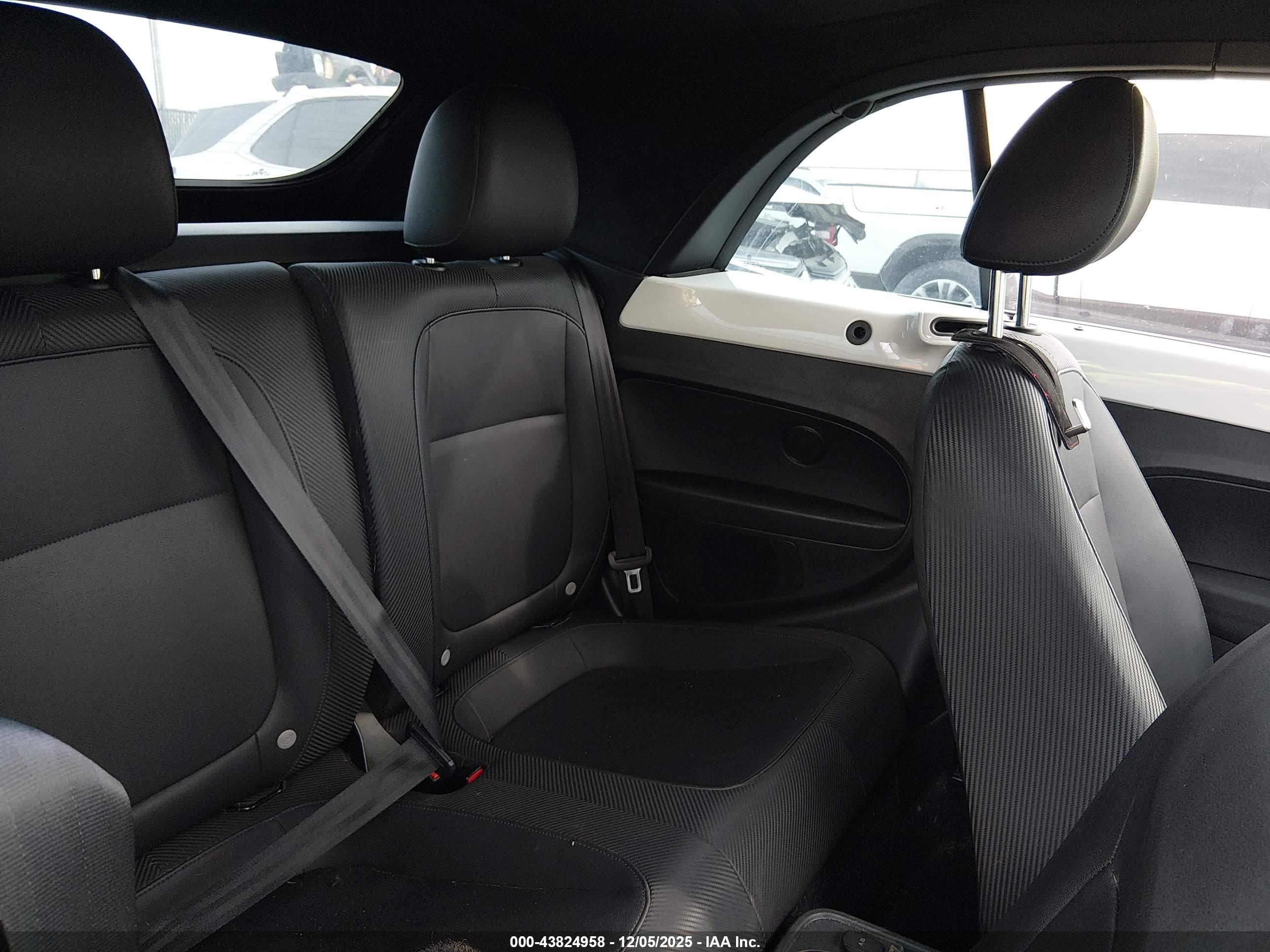 VOLKSWAGEN BEETLE image 8