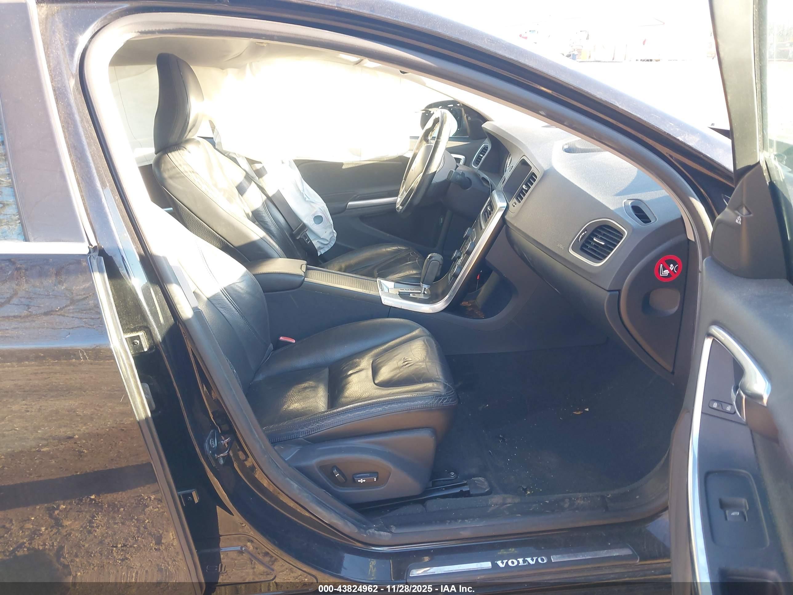 VOLVO S60 image 5