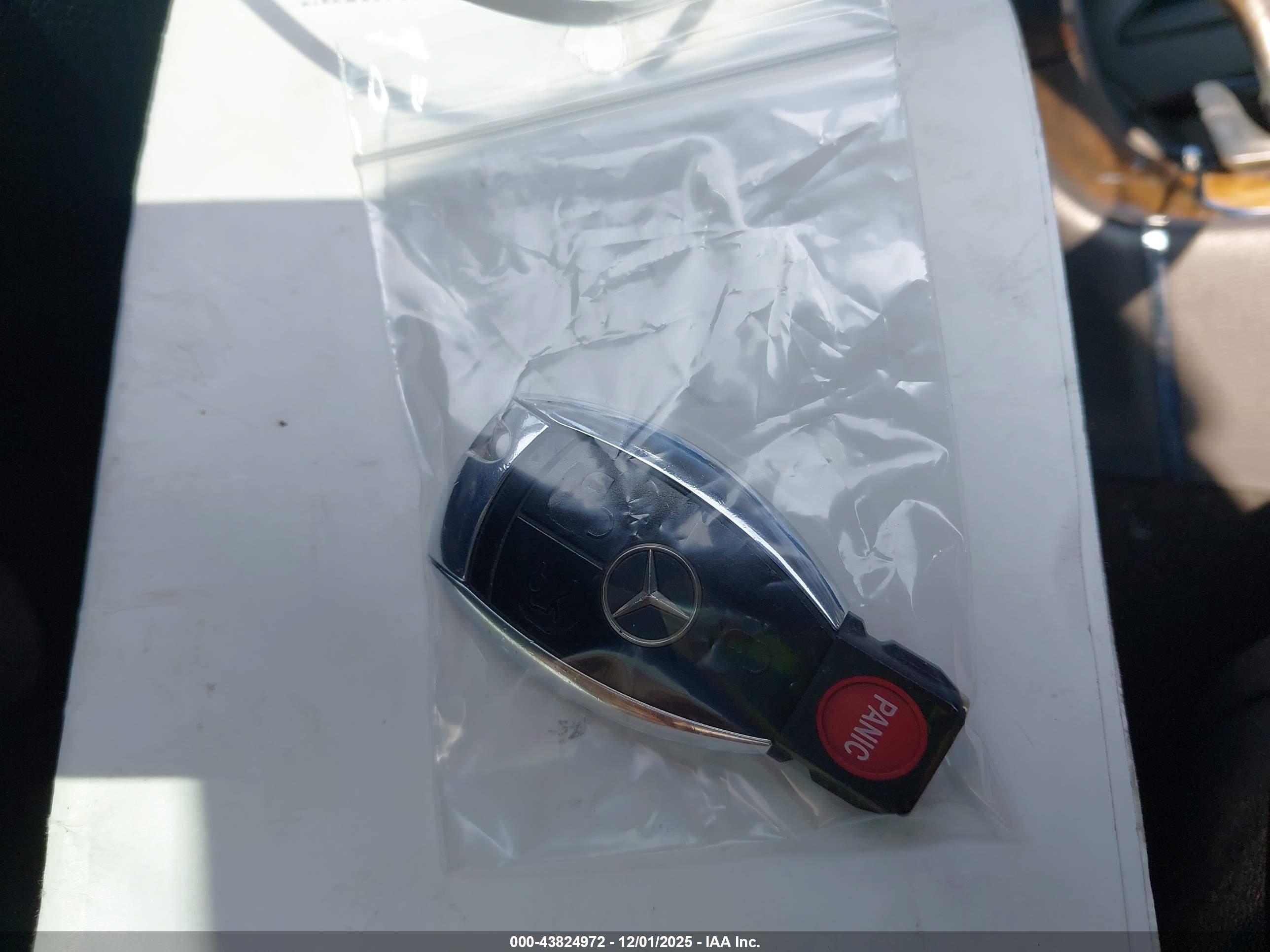 MERCEDES-BENZ E image 11