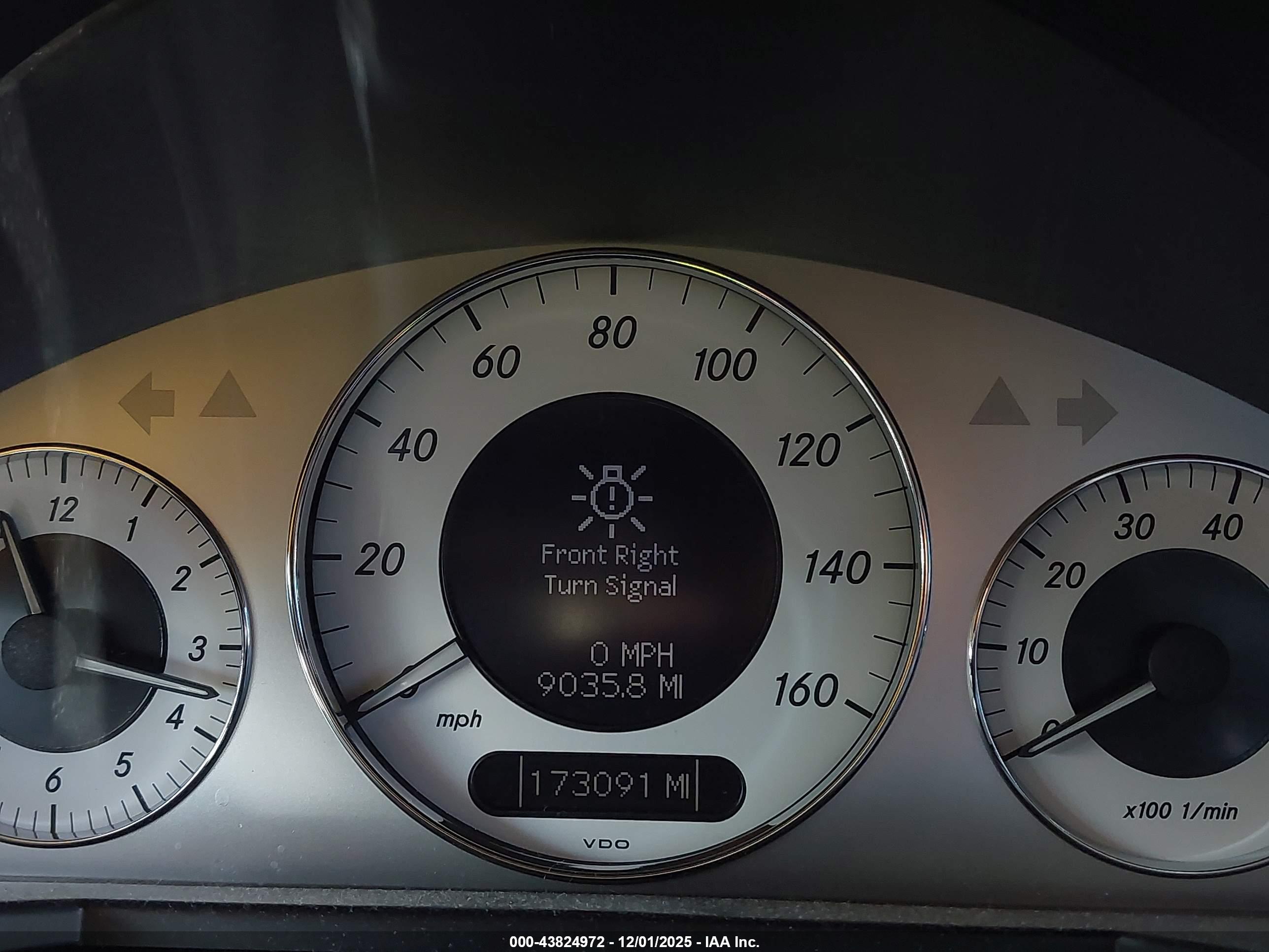 MERCEDES-BENZ E image 7
