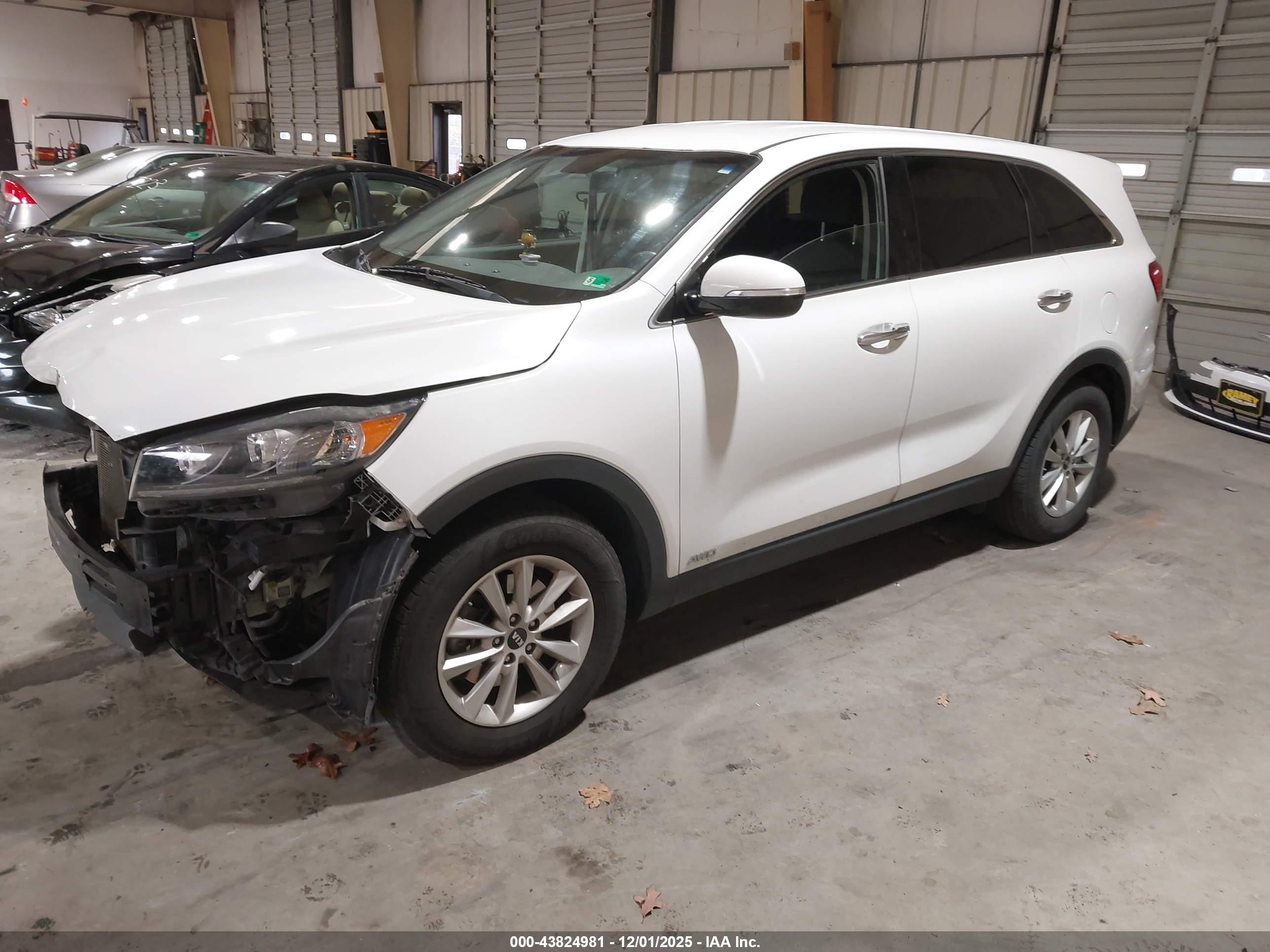 KIA SORENTO image 2