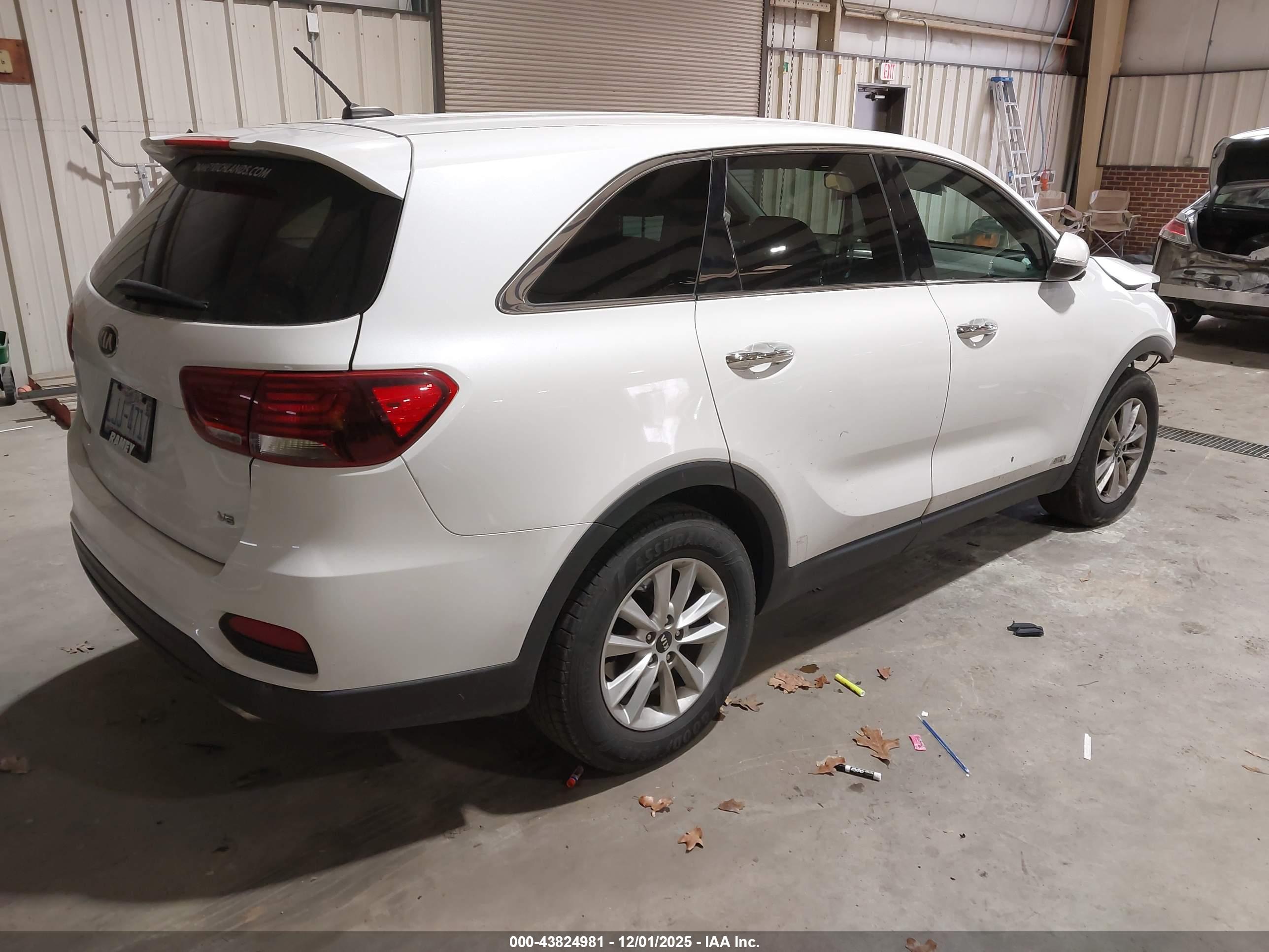 KIA SORENTO image 4