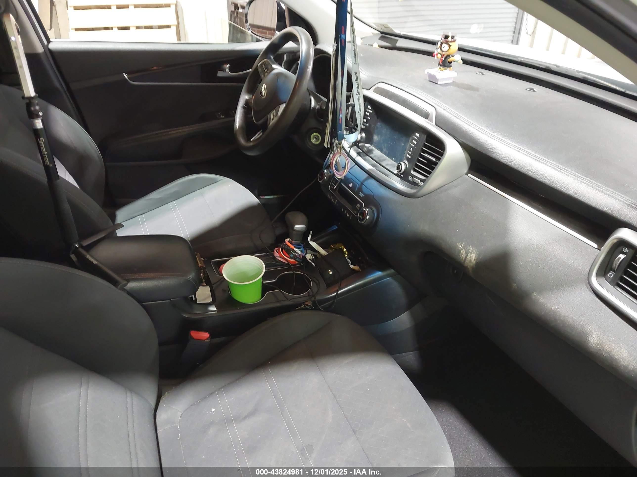 KIA SORENTO image 5