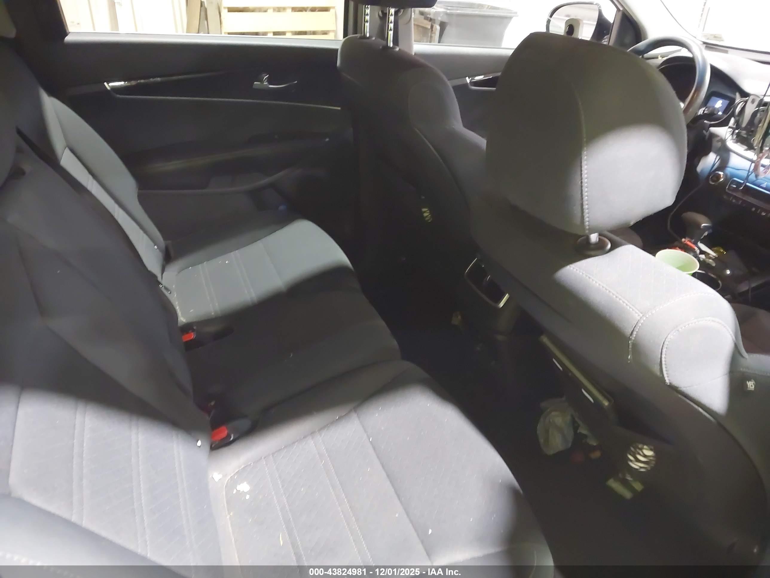 KIA SORENTO image 8