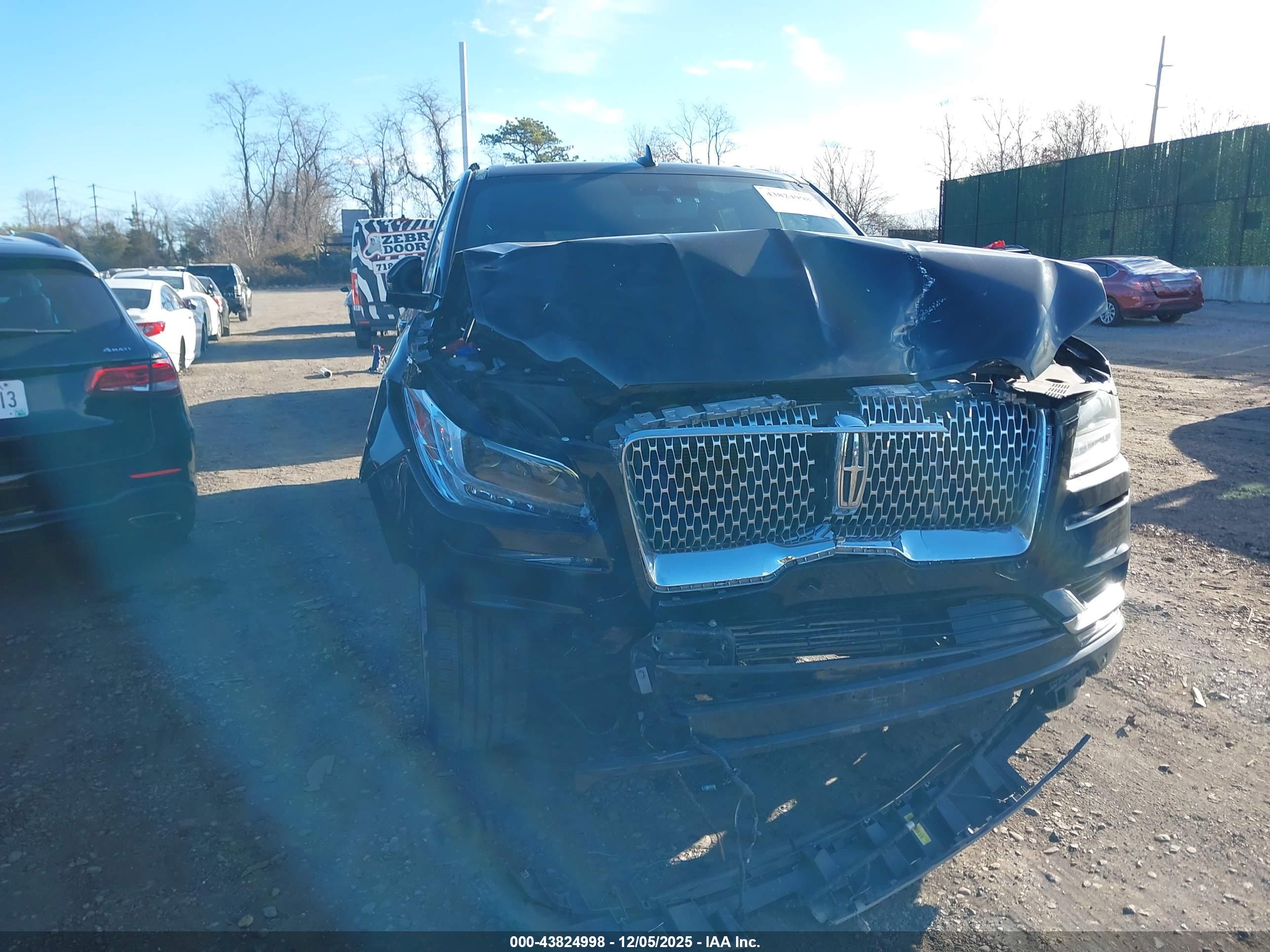 LINCOLN NAVIGATOR image 6