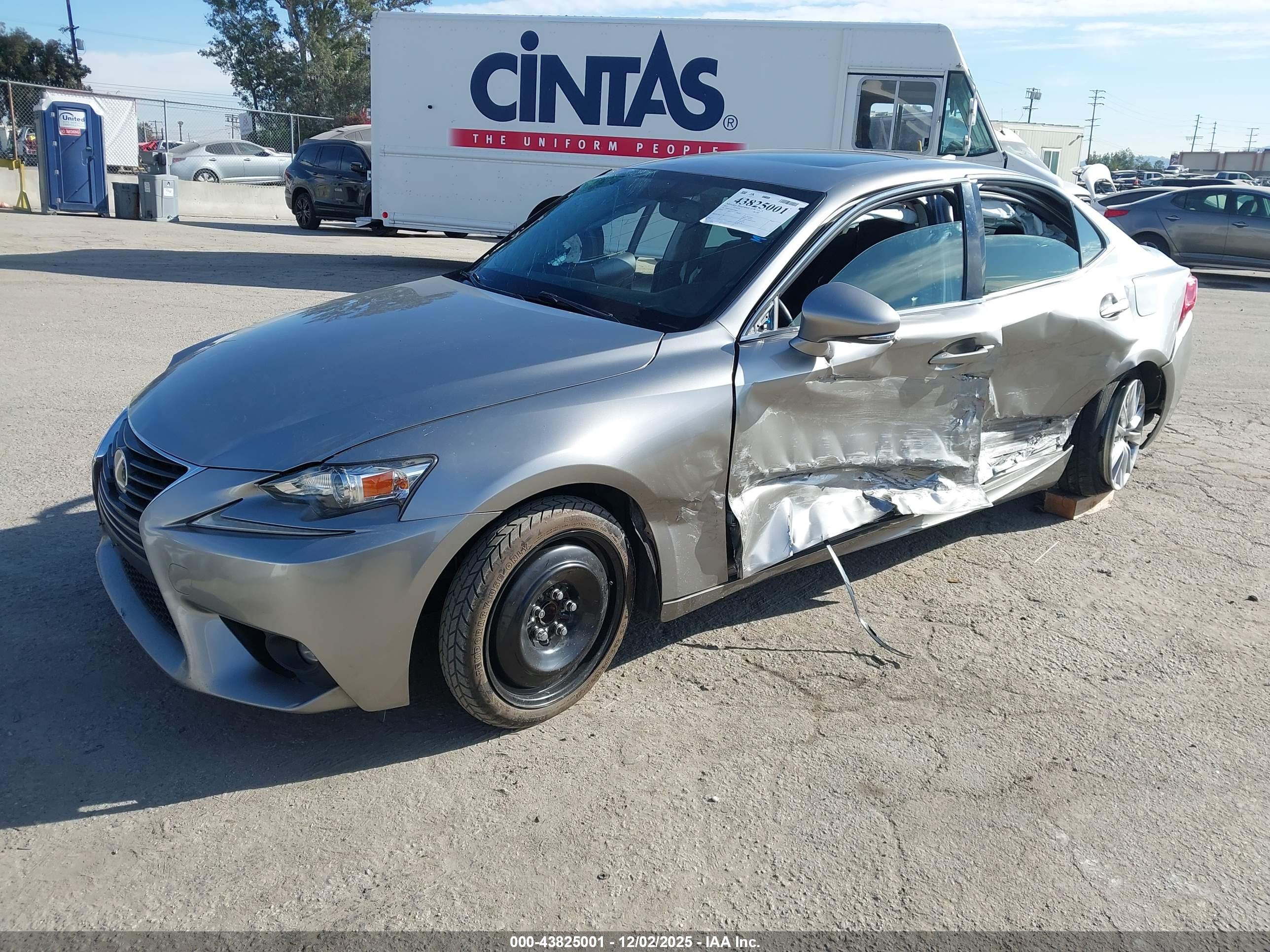LEXUS IS image 2