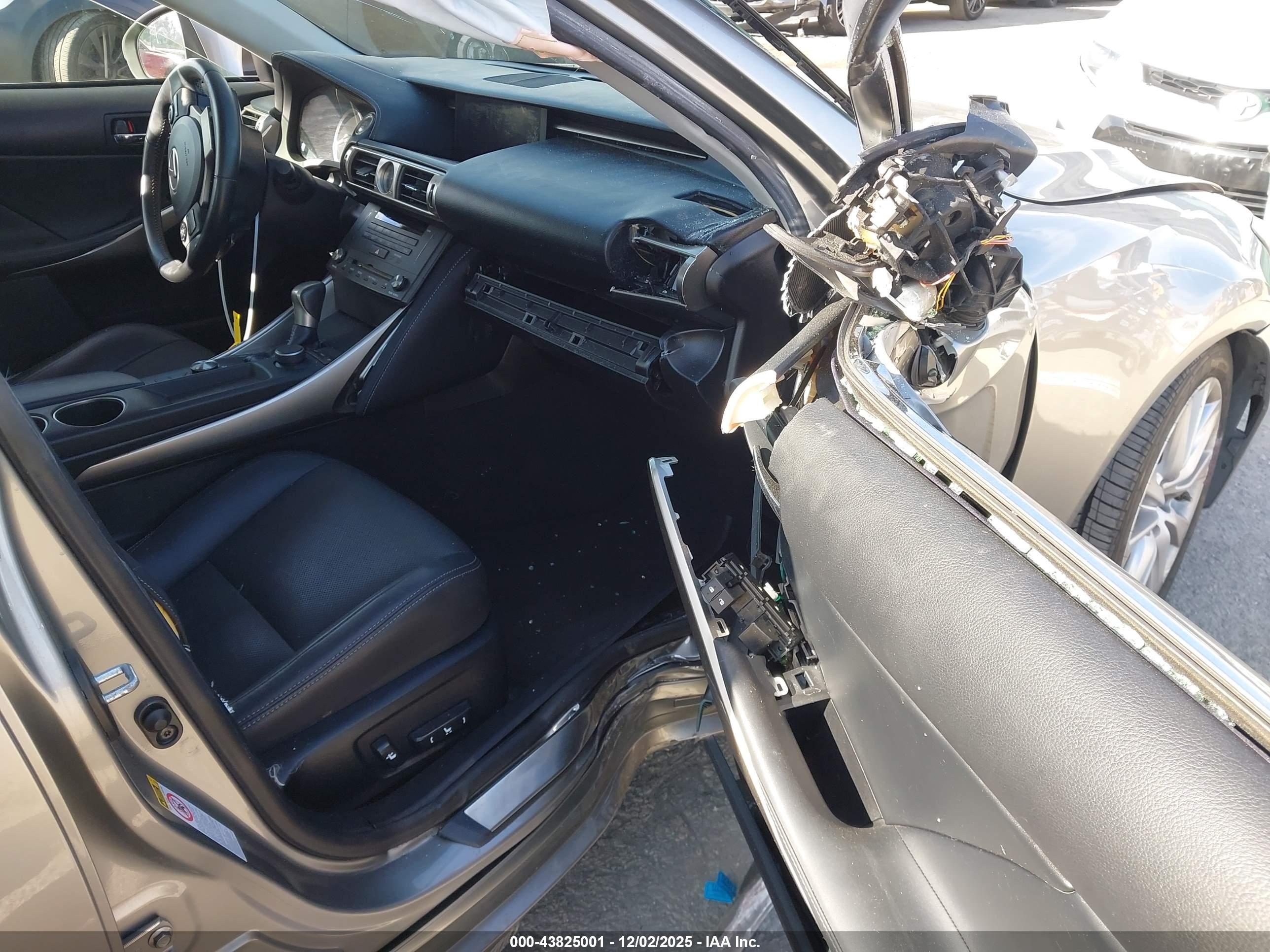 LEXUS IS image 5