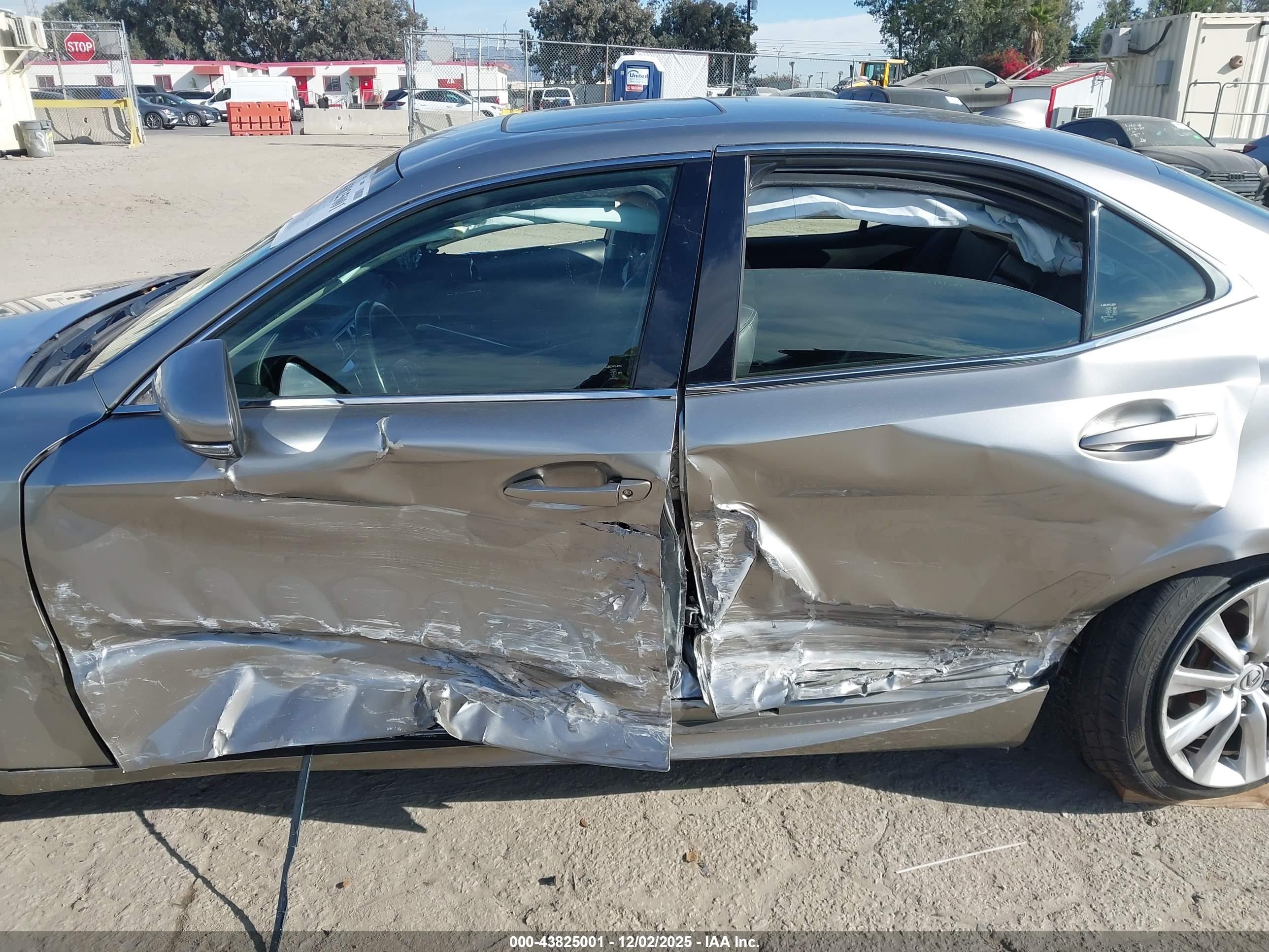 LEXUS IS image 6