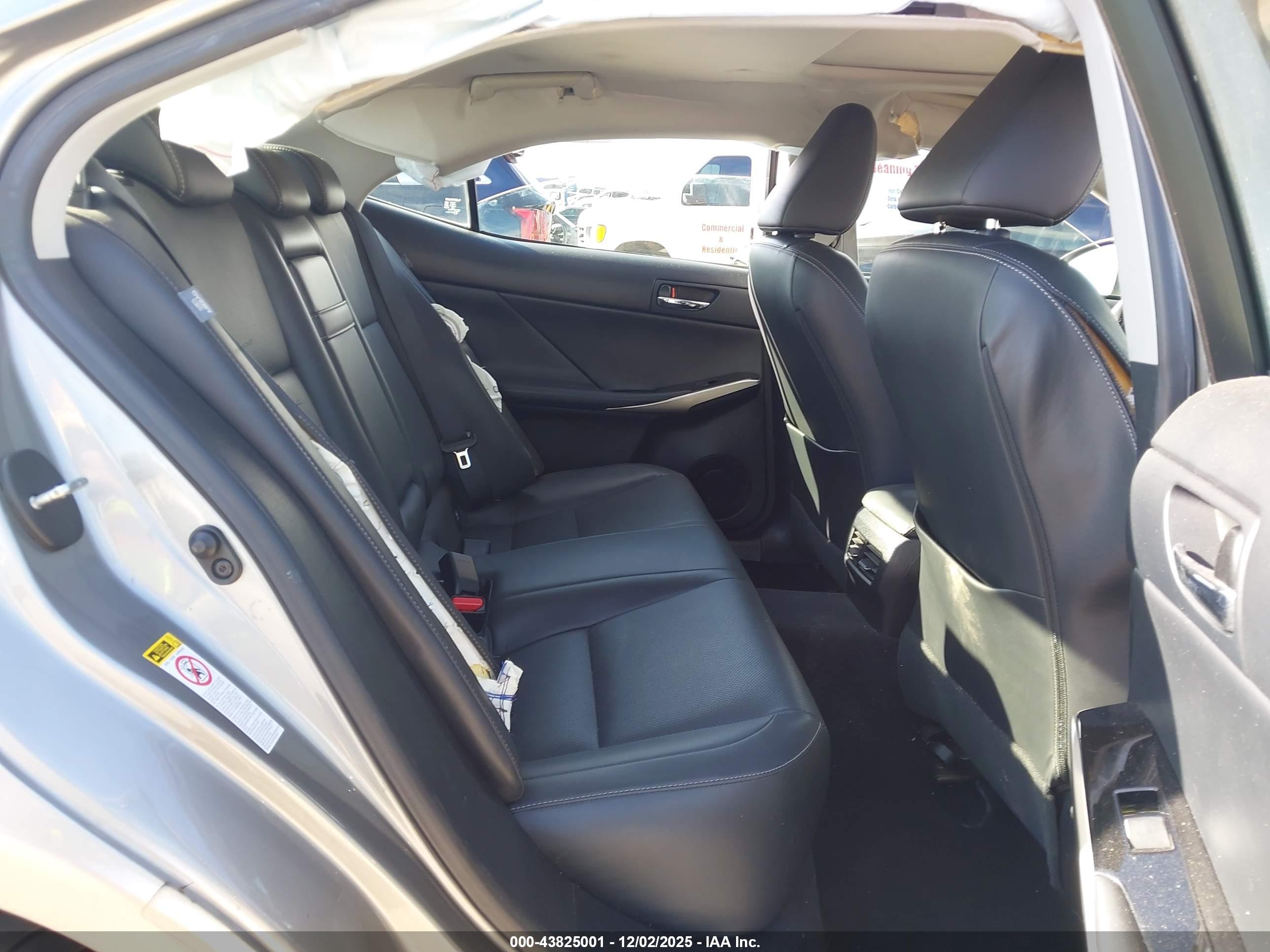 LEXUS IS image 8