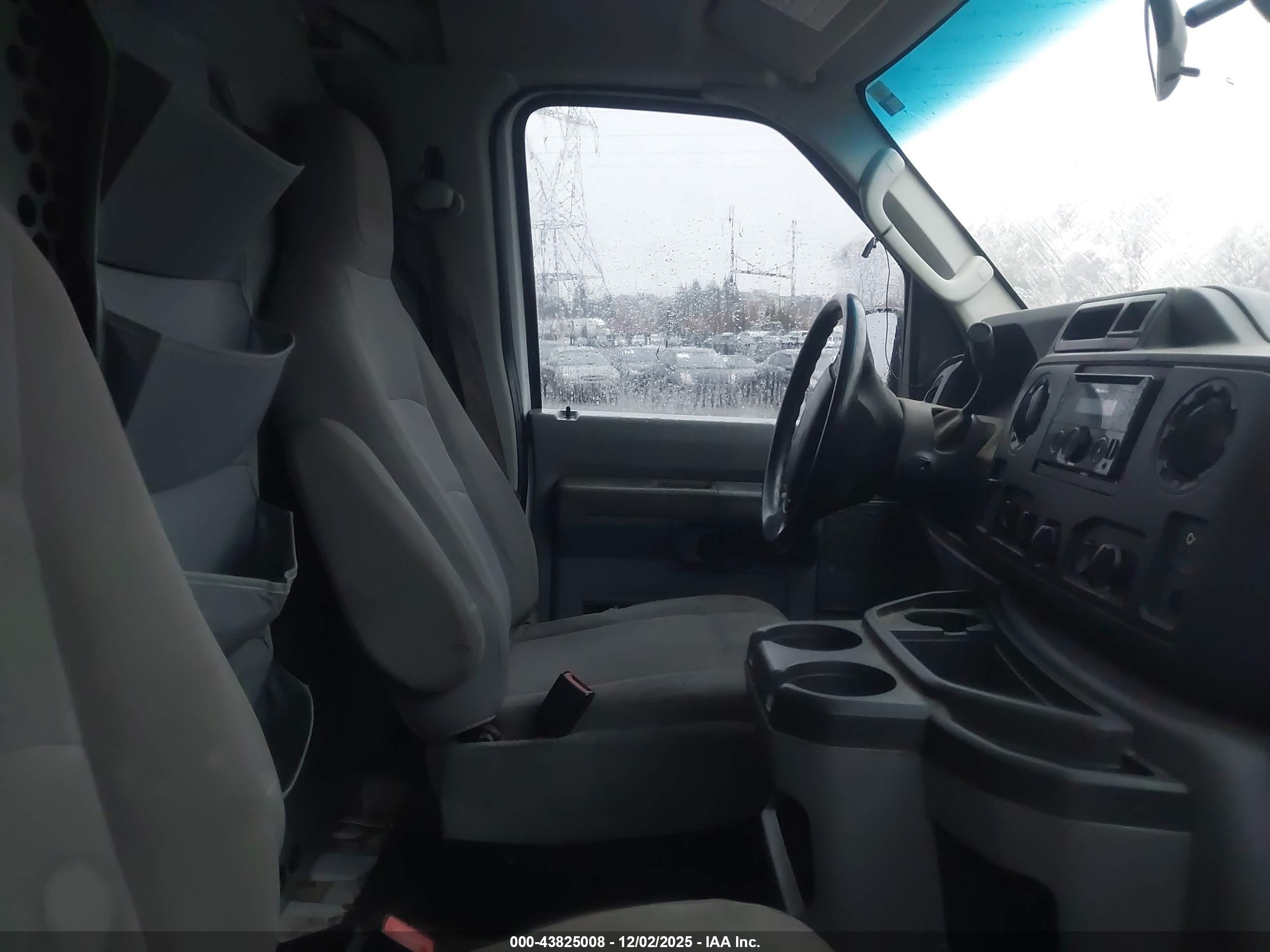 FORD E-250 image 5