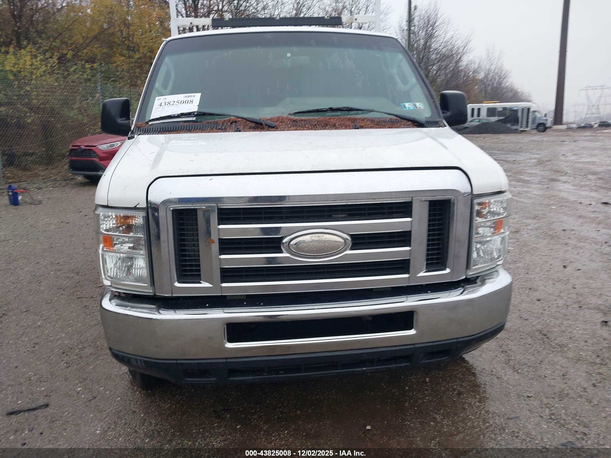 FORD E-250 image 6