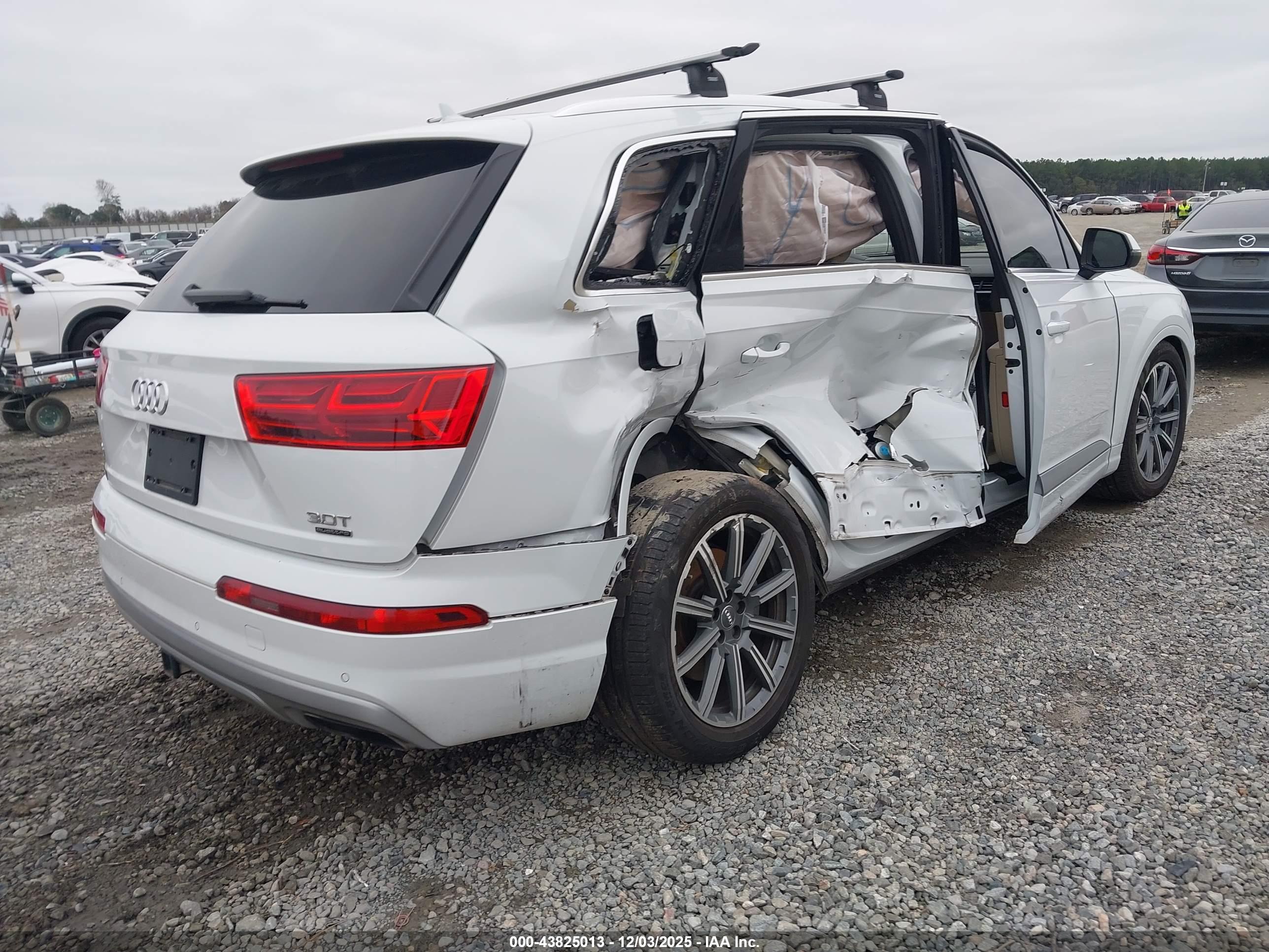 AUDI Q7 image 4