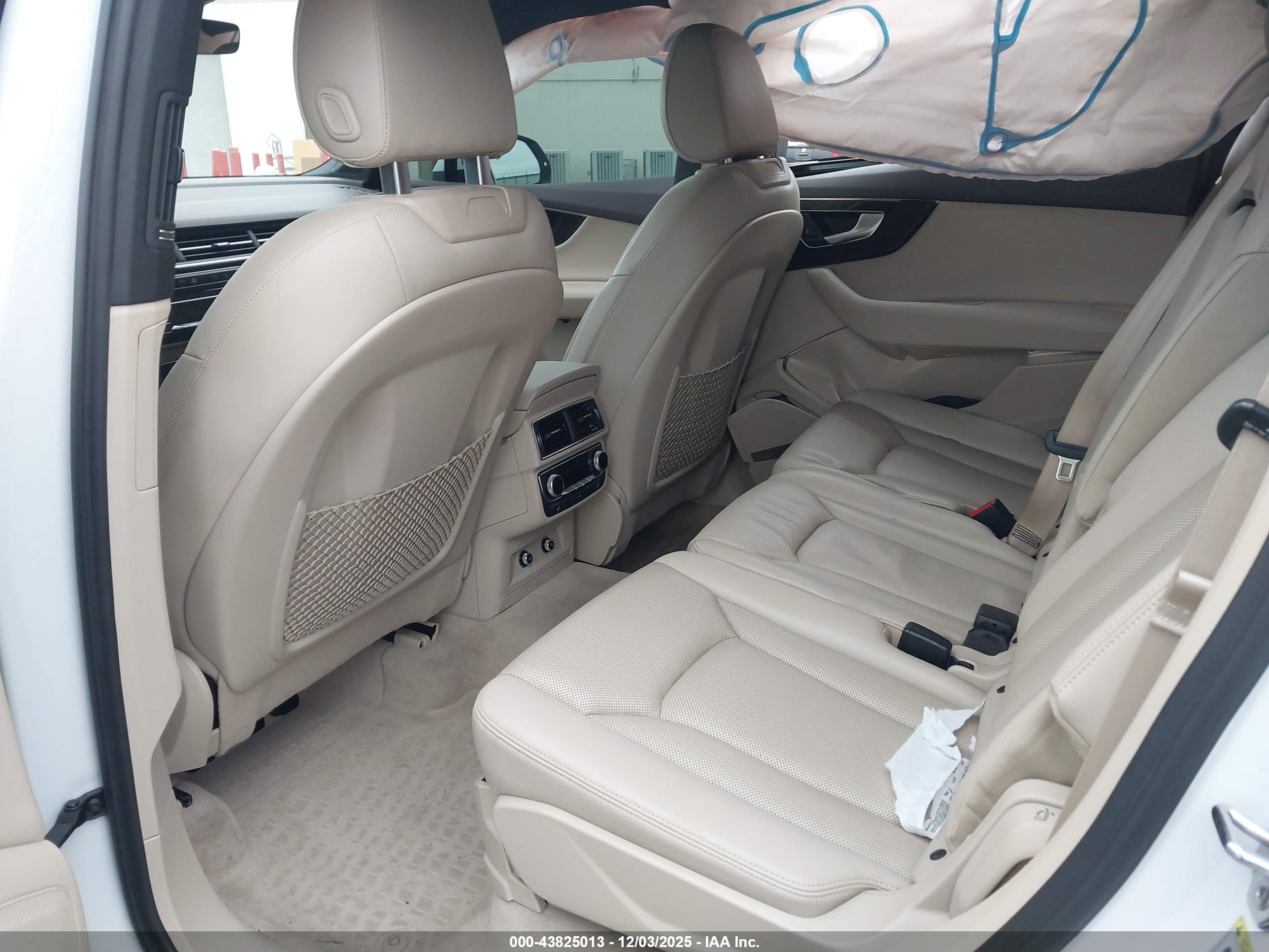 AUDI Q7 image 8