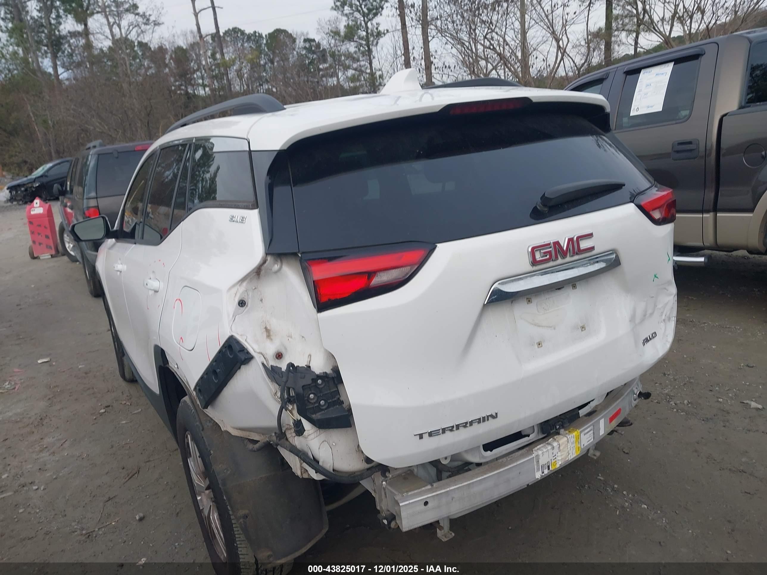 GMC TERRAIN image 3