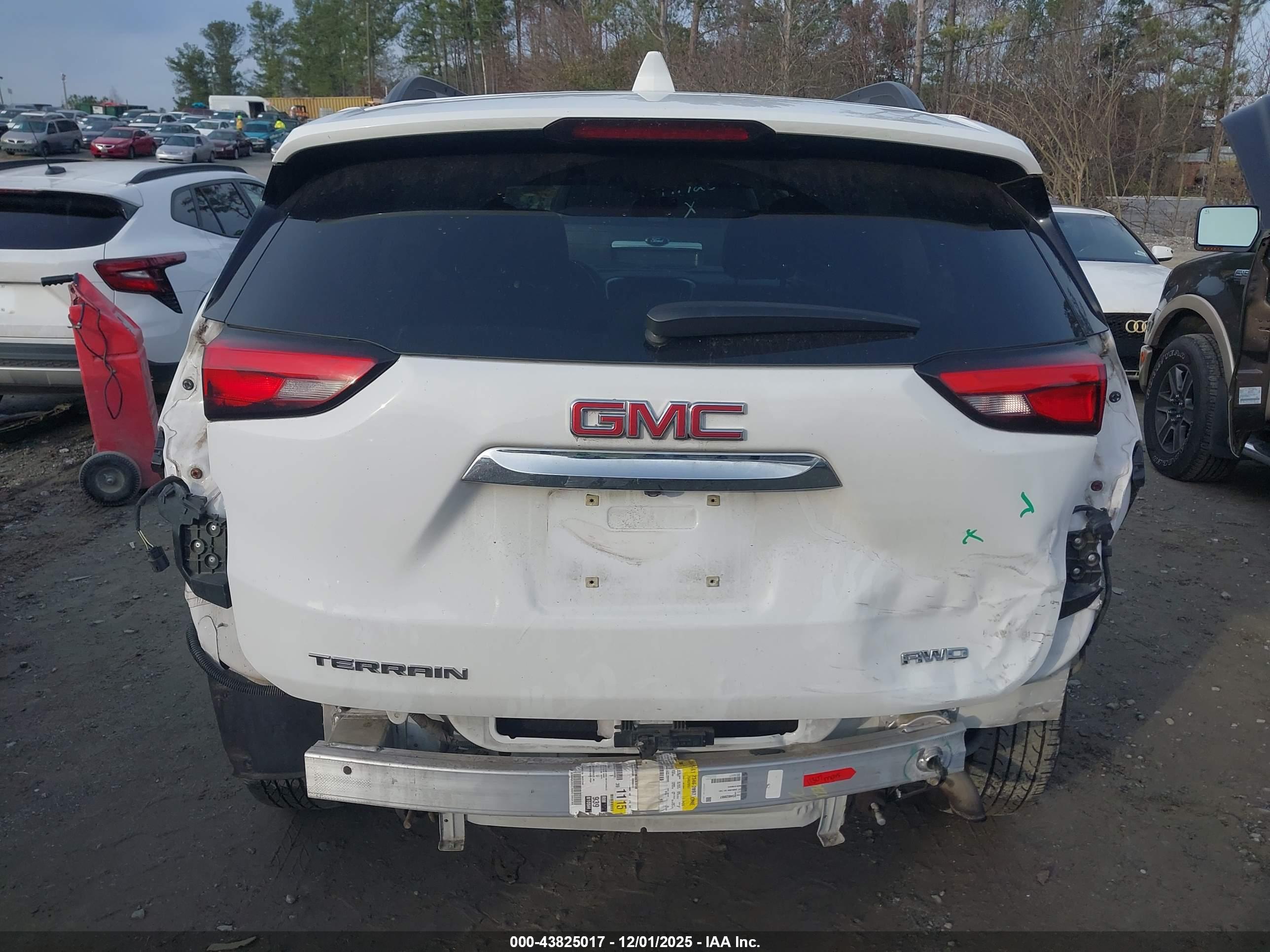 GMC TERRAIN image 6