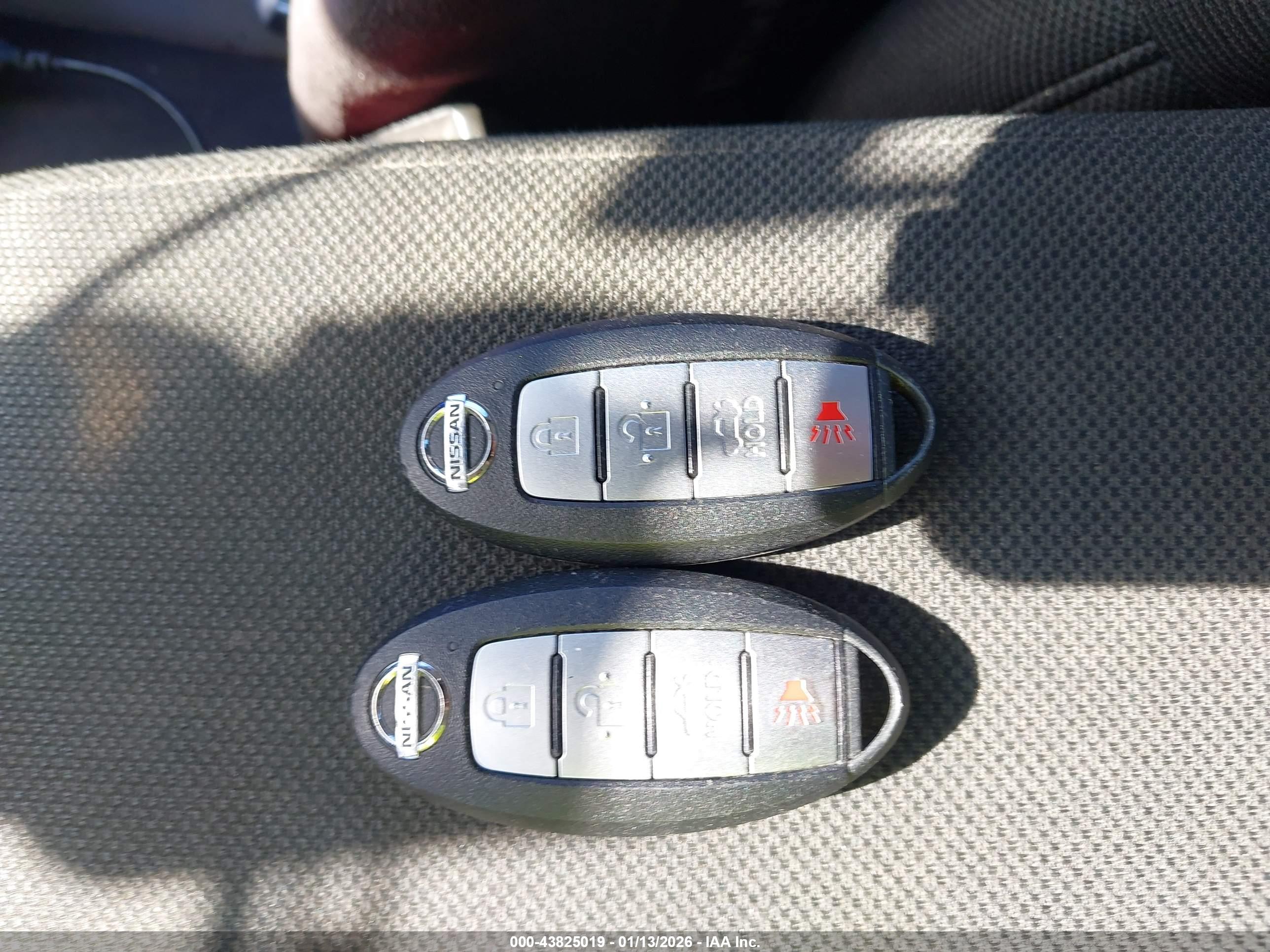 NISSAN VERSA image 11