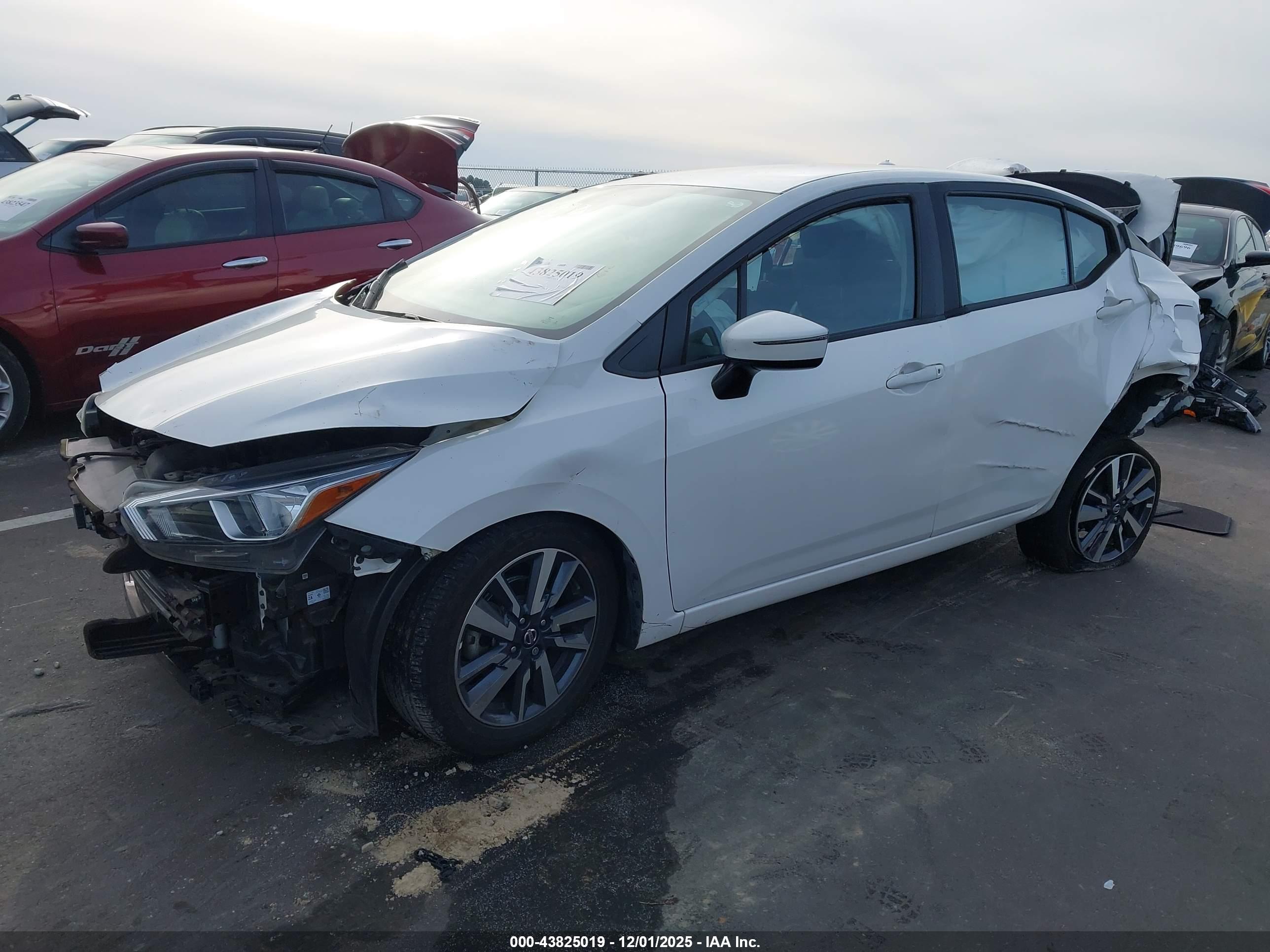 NISSAN VERSA image 2