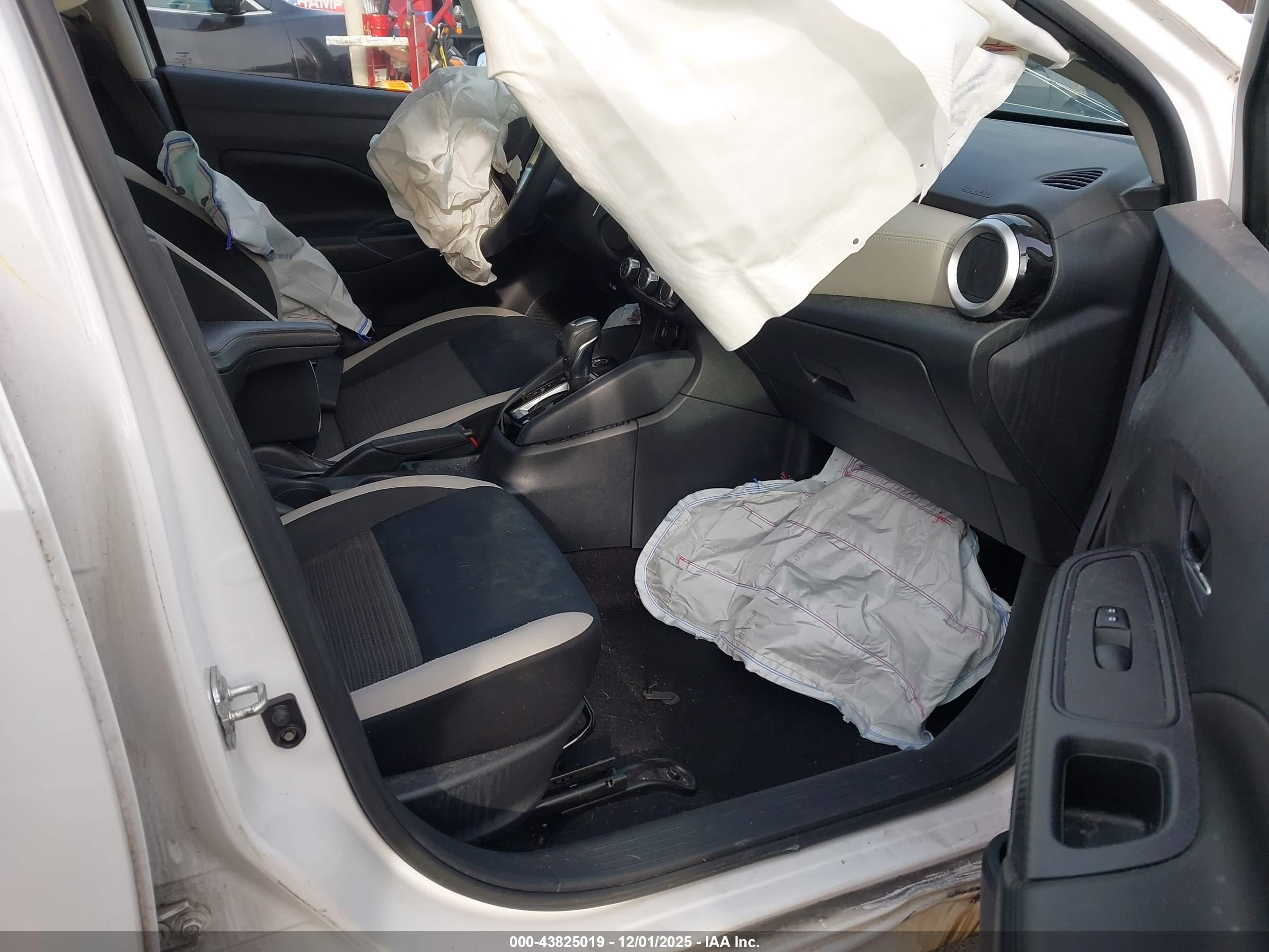 NISSAN VERSA image 5